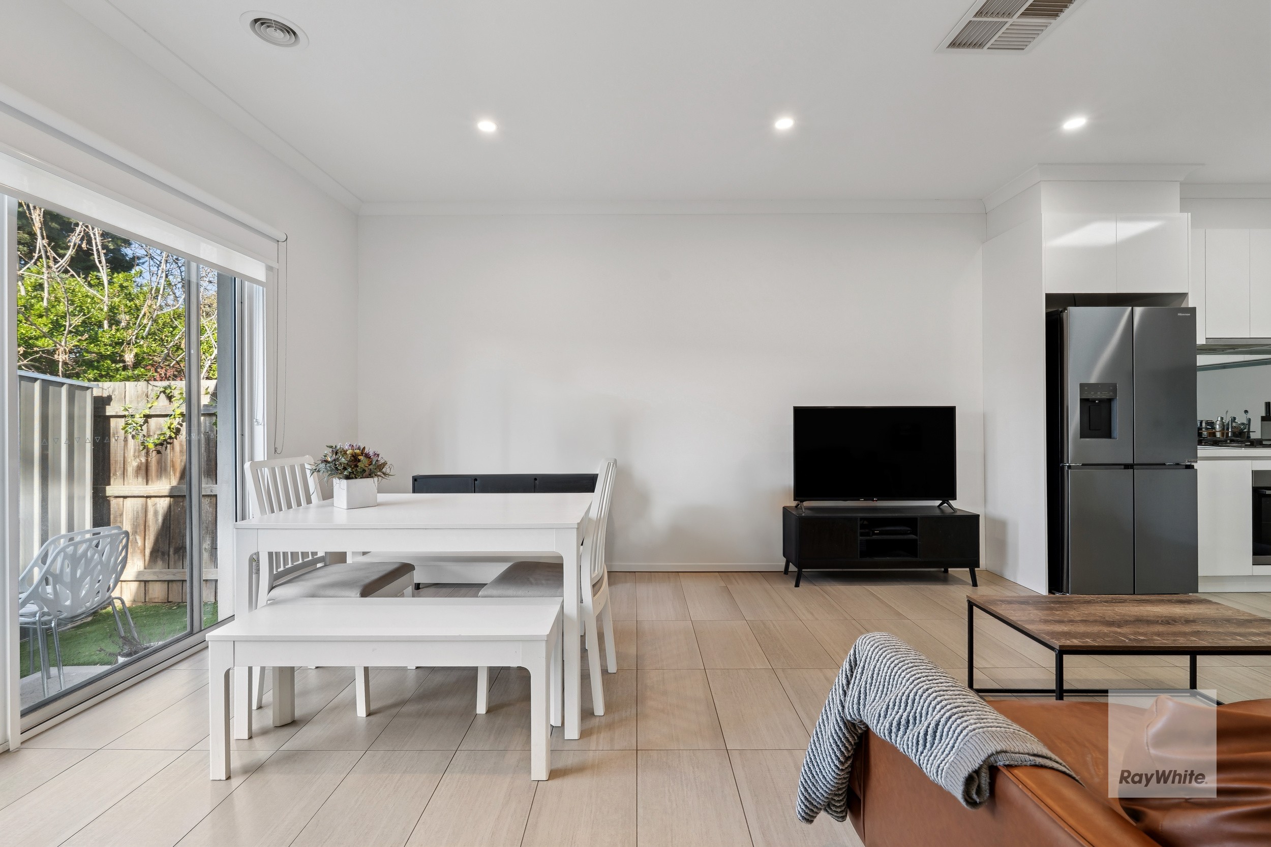 2/16 Lois Street, St Albans, VIC 3021