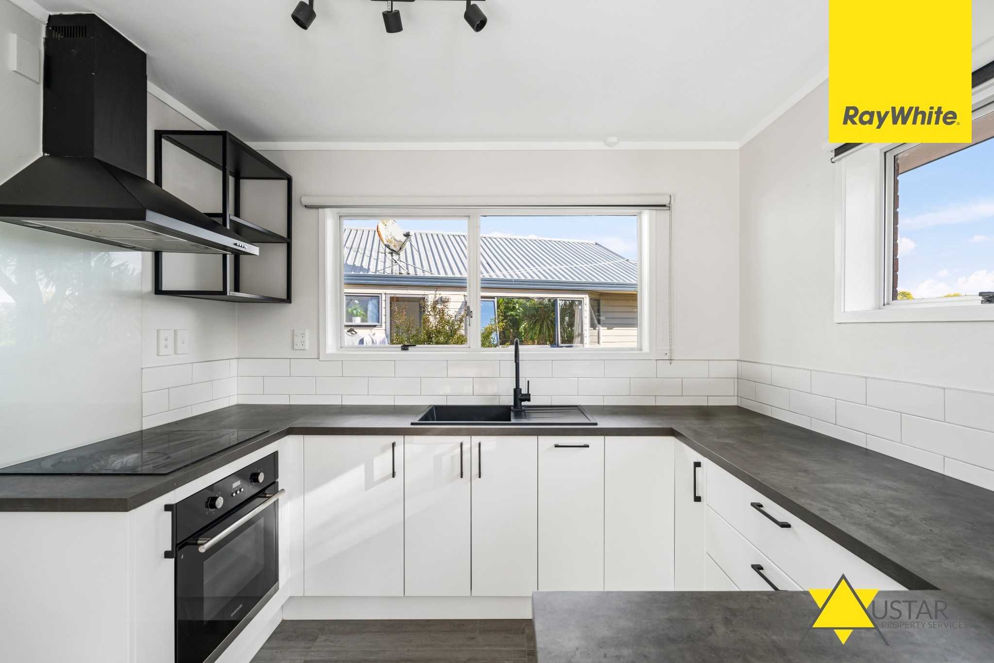 2/52 Edmonton Road,, Henderson, Waitakere City