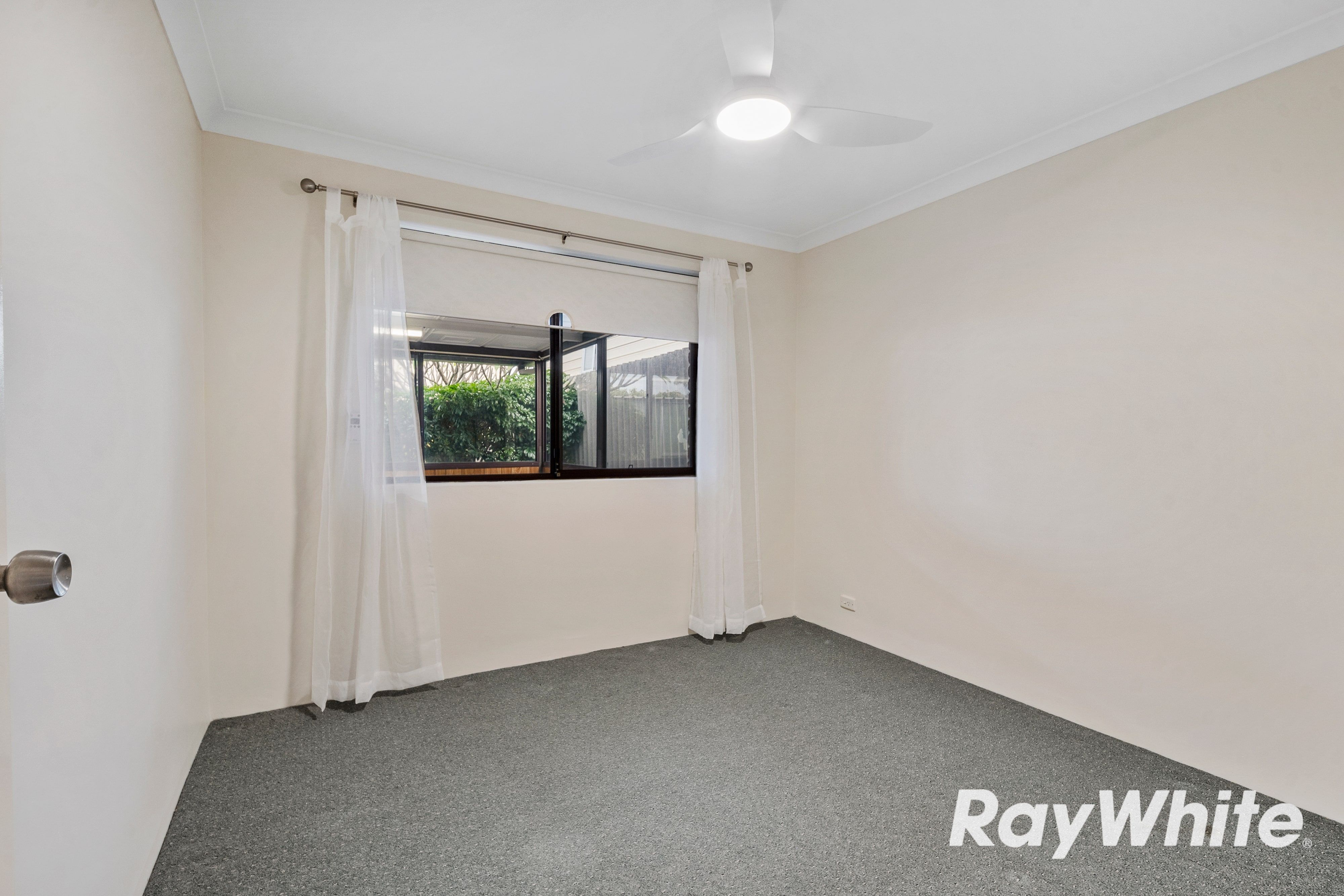 15A Blackthorne Crescent — photo 8 of 14