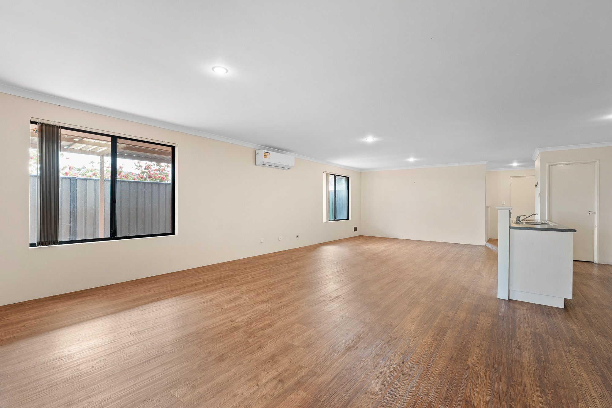 49 Tamworth Boulevard — photo 11 of 28