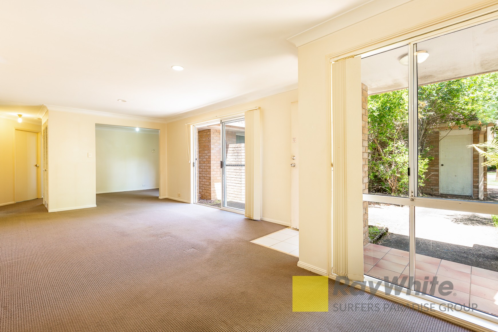 2/11 Annette Court, Labrador, QLD 4215