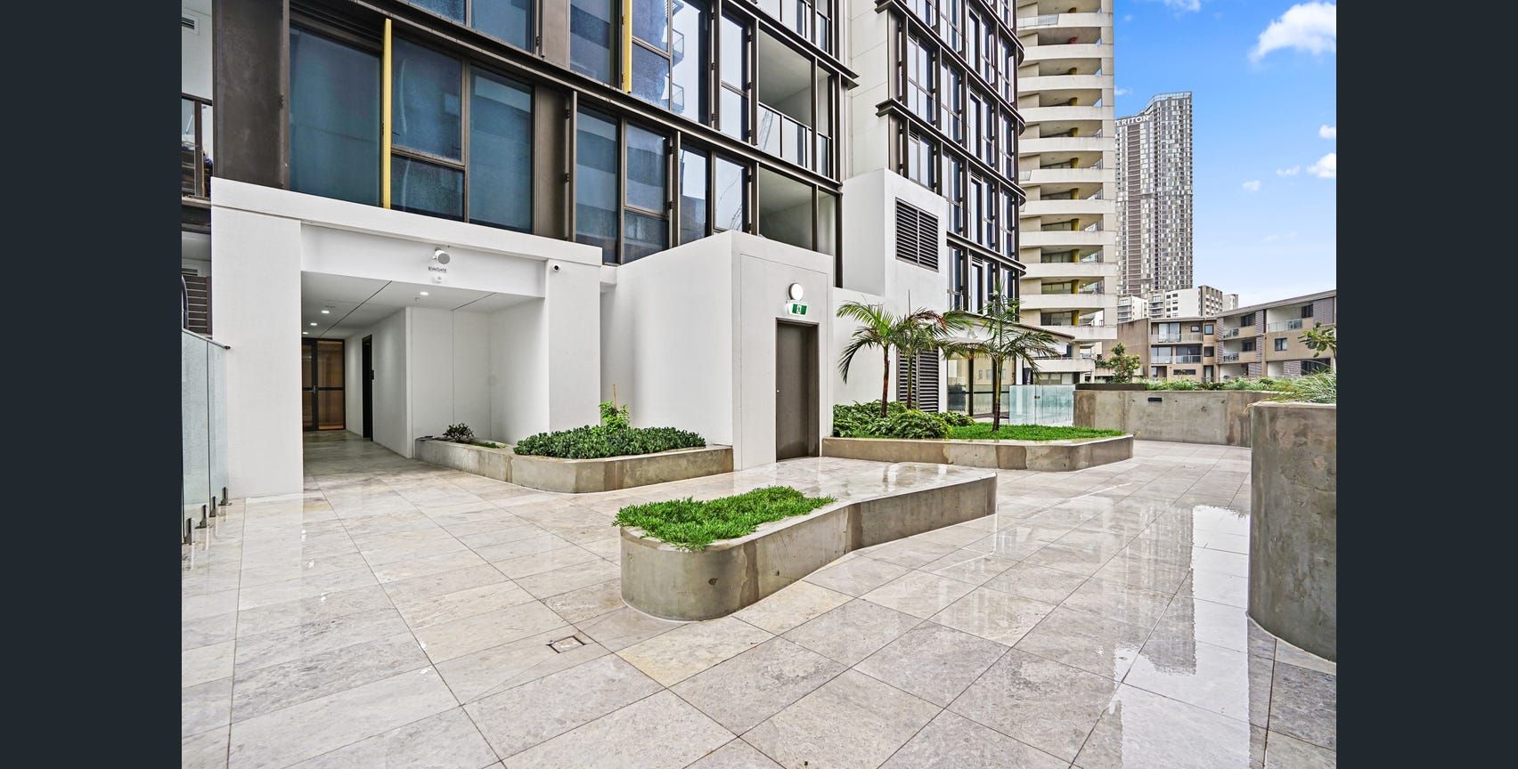 2105/20 Parkes Street — photo 10 of 10