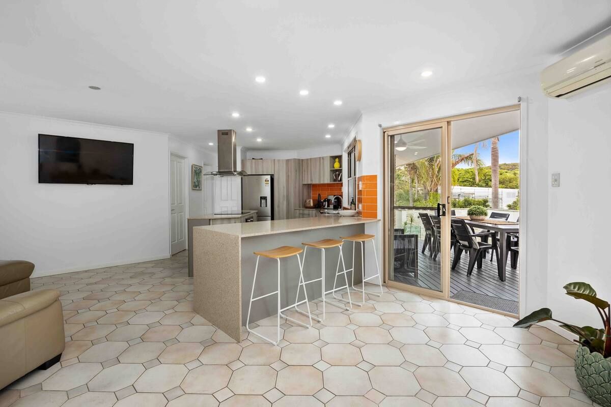 10 Driftwood Drive, Castaways Beach, QLD 4567