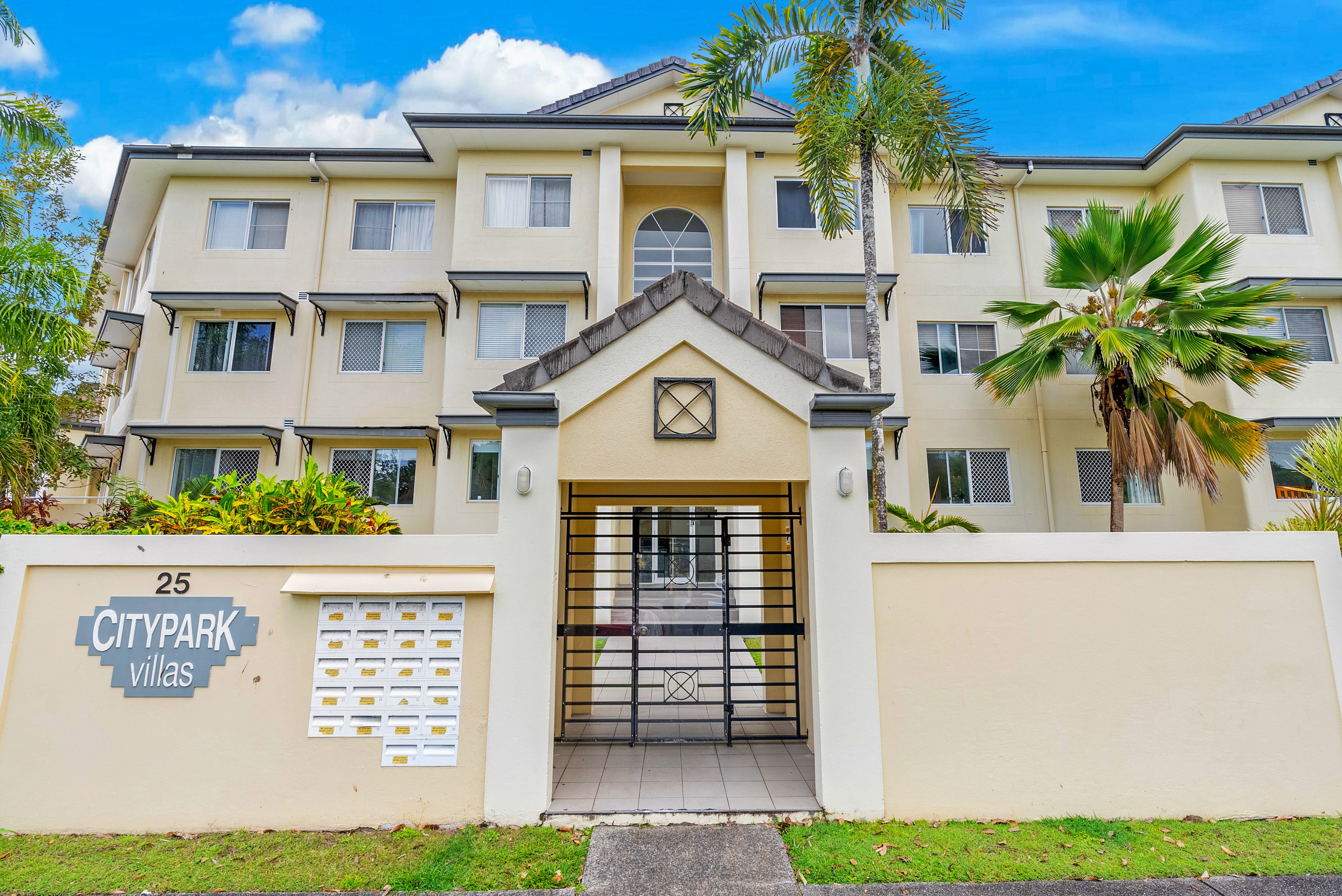 25-27 Digger Street, Cairns North QLD 4870
