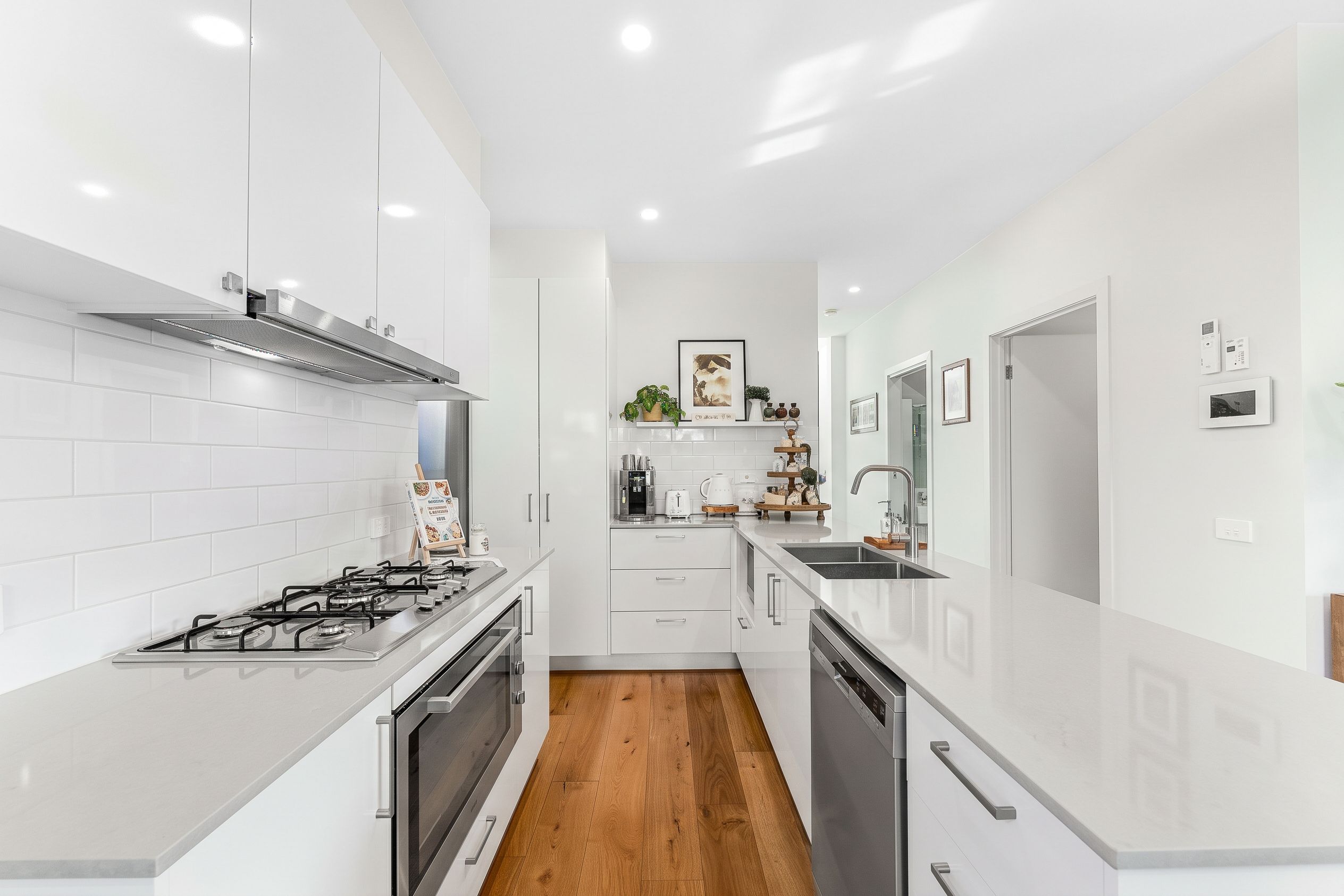 10/118 Kennington Park Drive — photo 5 of 18