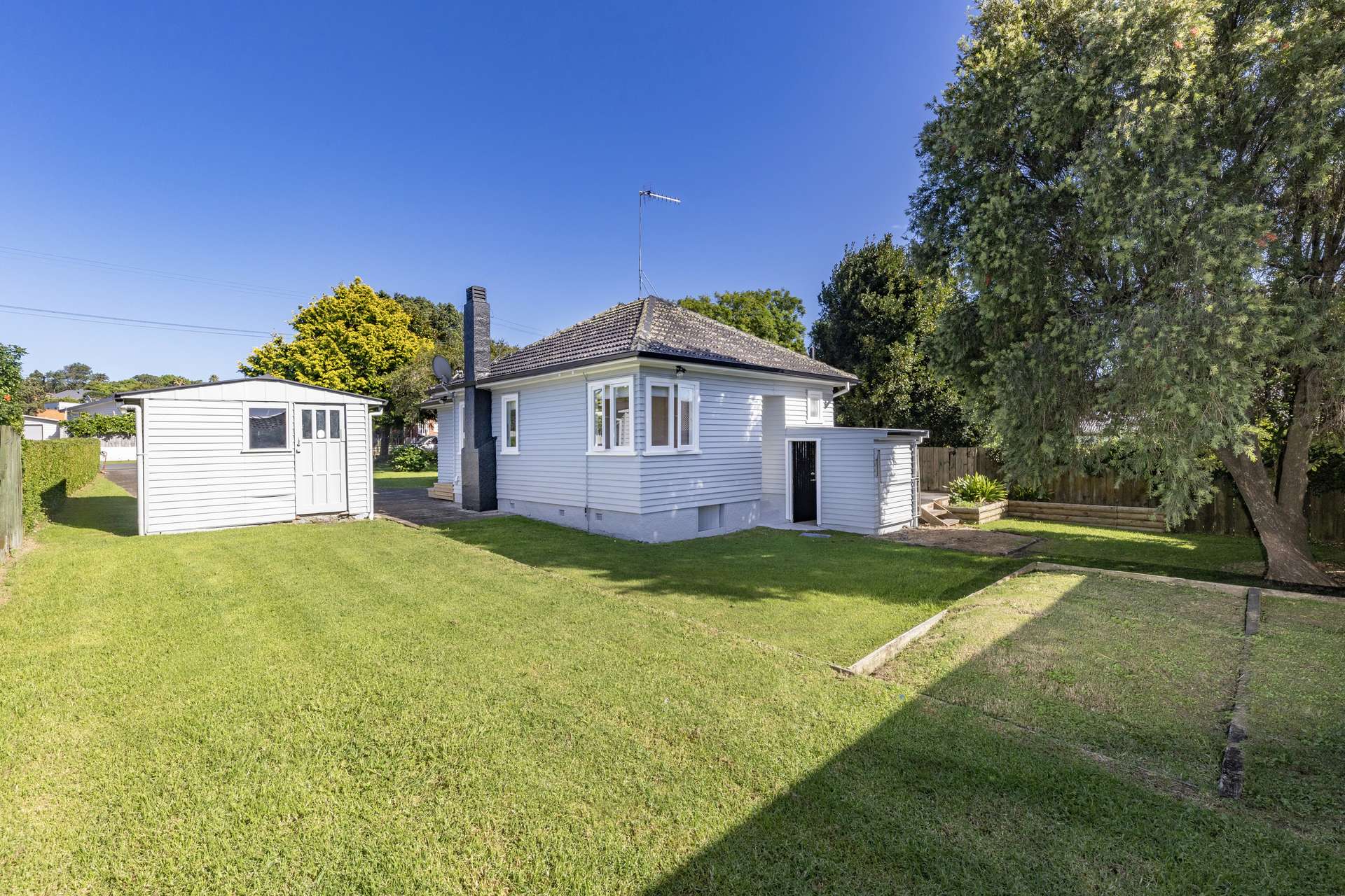 73 Waitangi Road photo 1