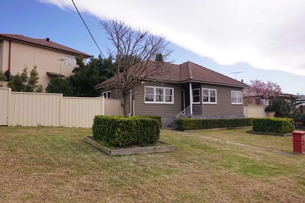 3 Hilltop Crescent, Campbelltown, NSW 2560