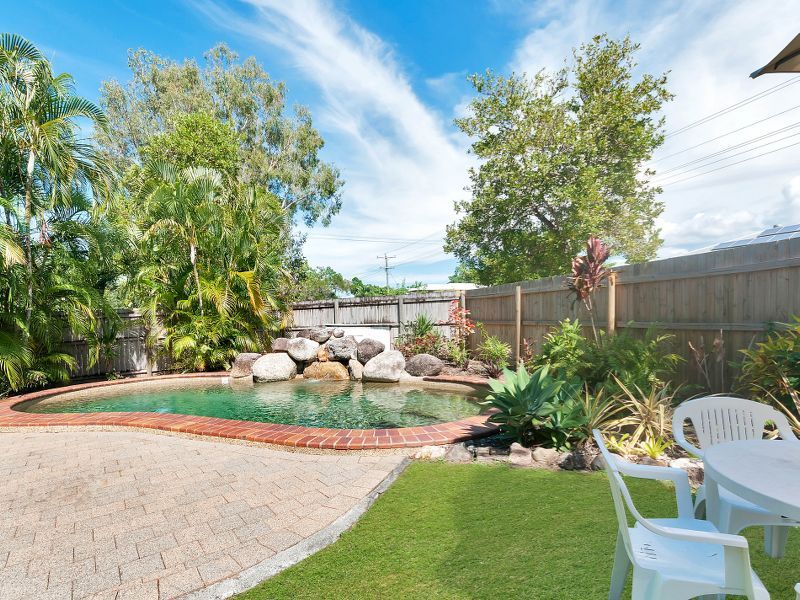 2/1 Hollett Close, Manunda, QLD 4870