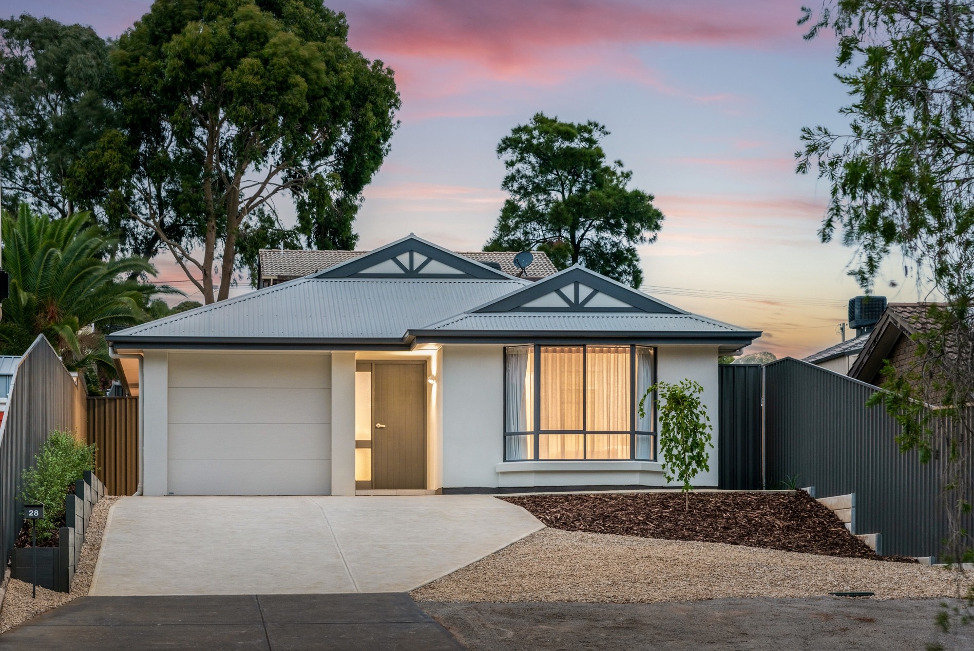 28 Leonard Road, Morphett Vale, SA 5162