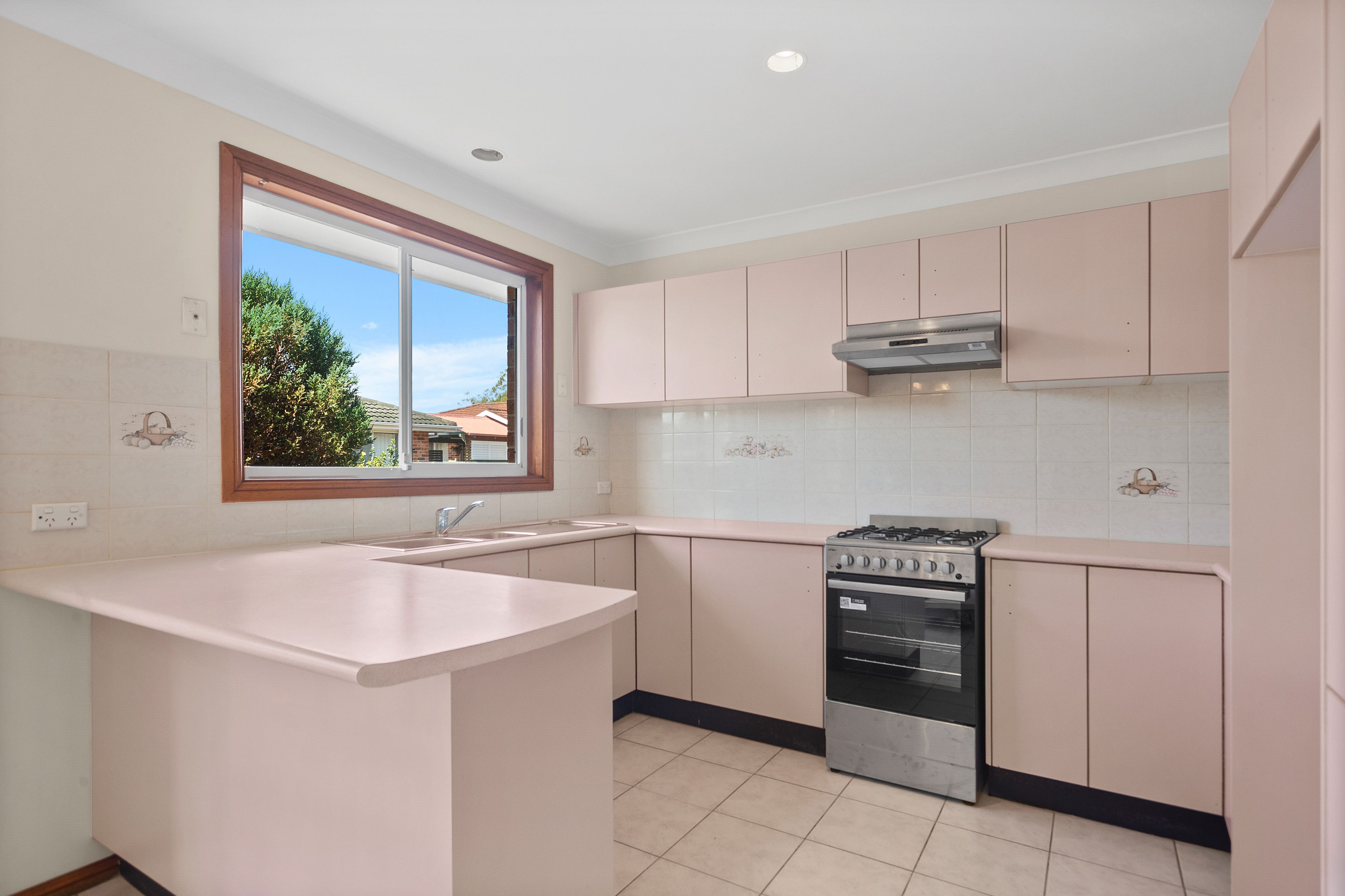 8/183 Tongarra Road — photo 3 of 8