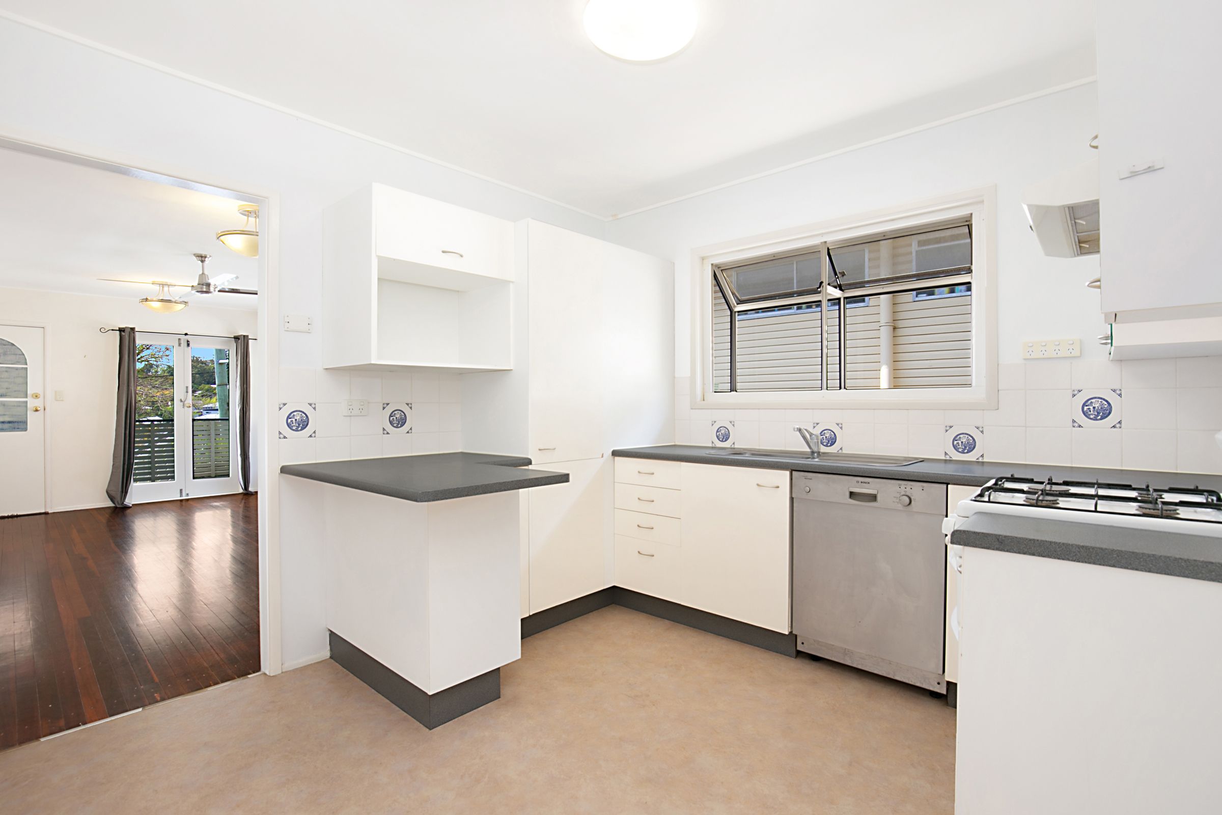 84 Waverley Road, Taringa, QLD 4068