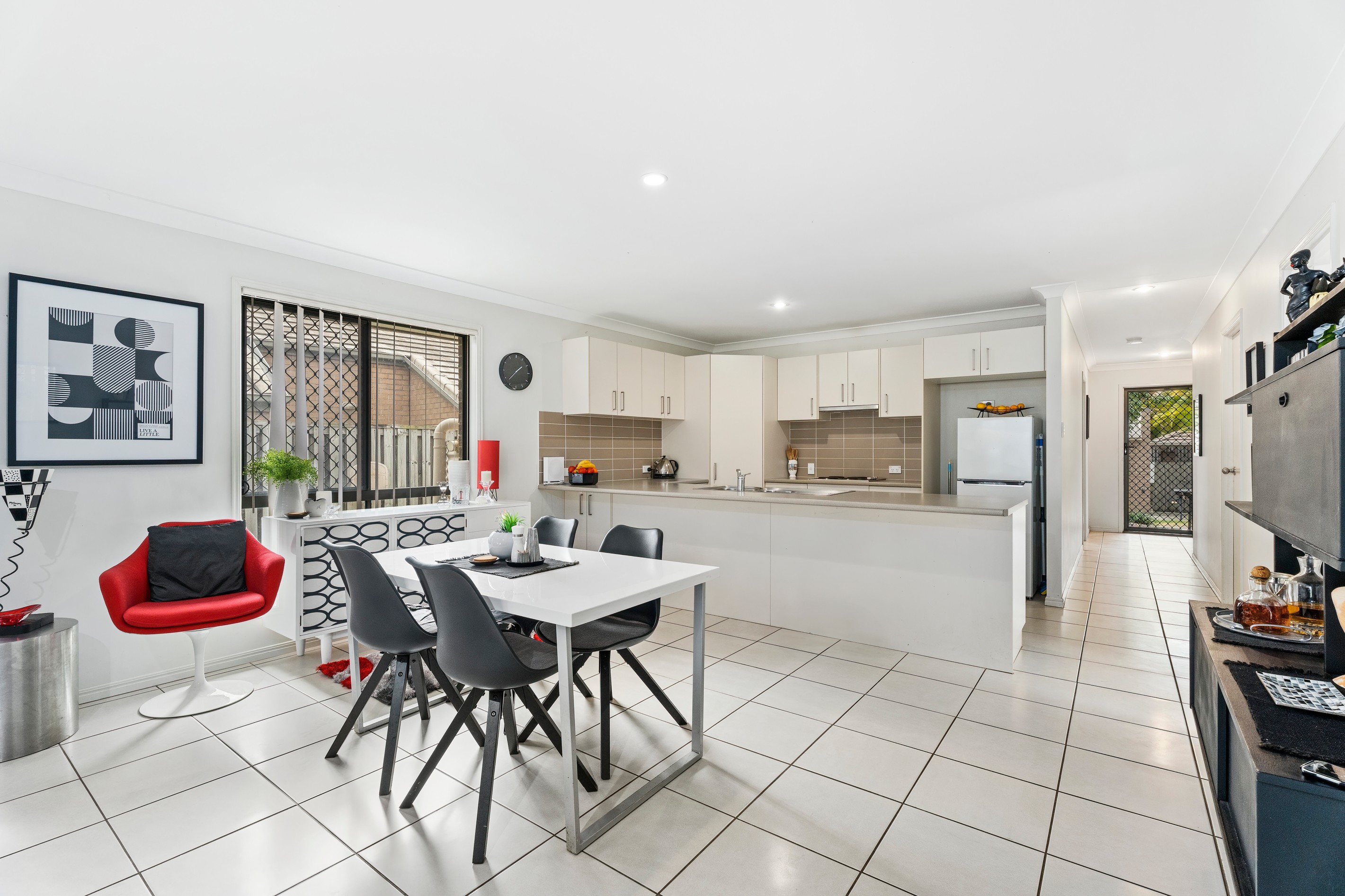 8 Pacific Place, Pacific Pines, QLD 4211
