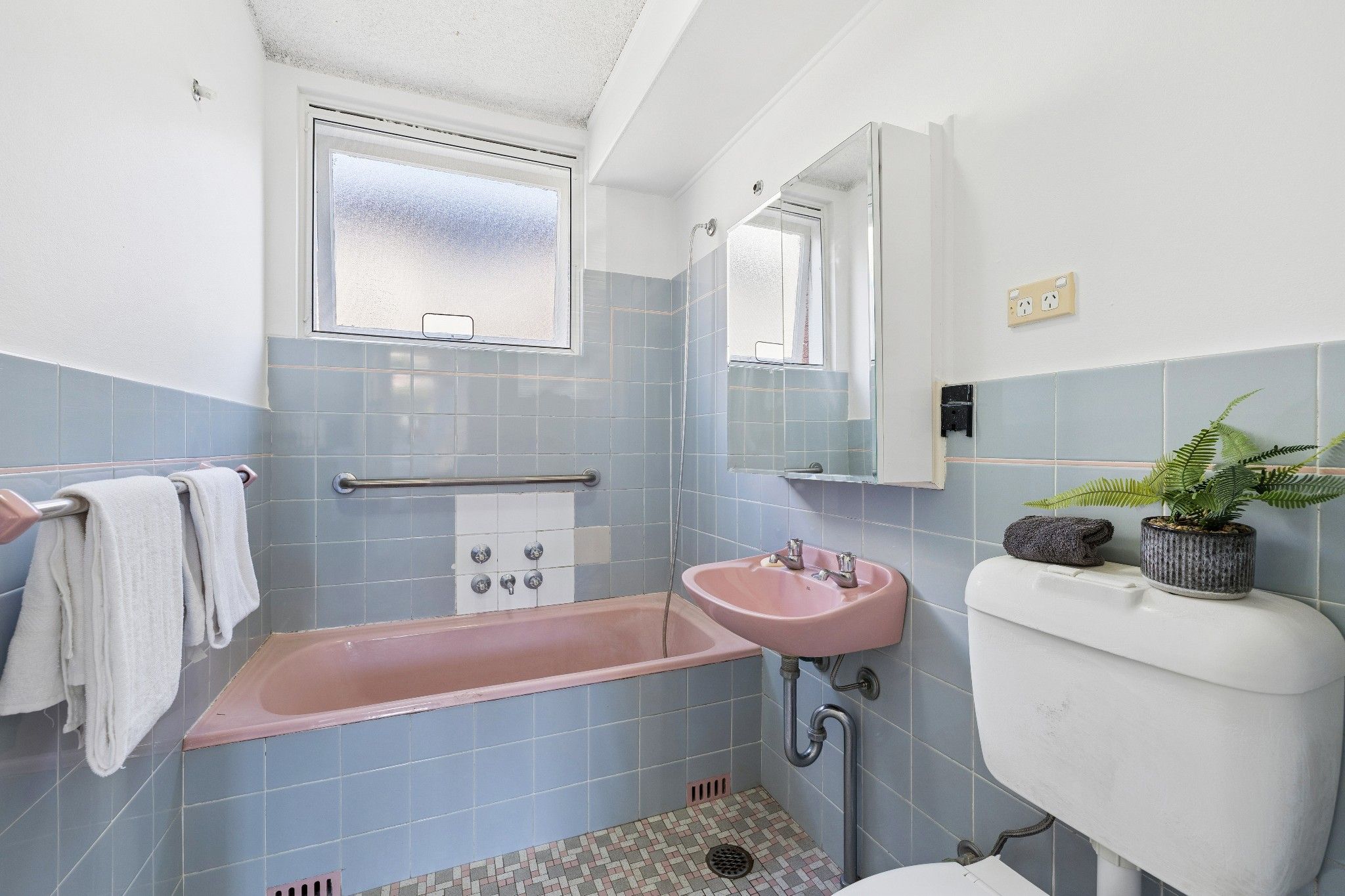 10/8 Webbs Avenue — photo 11 of 14