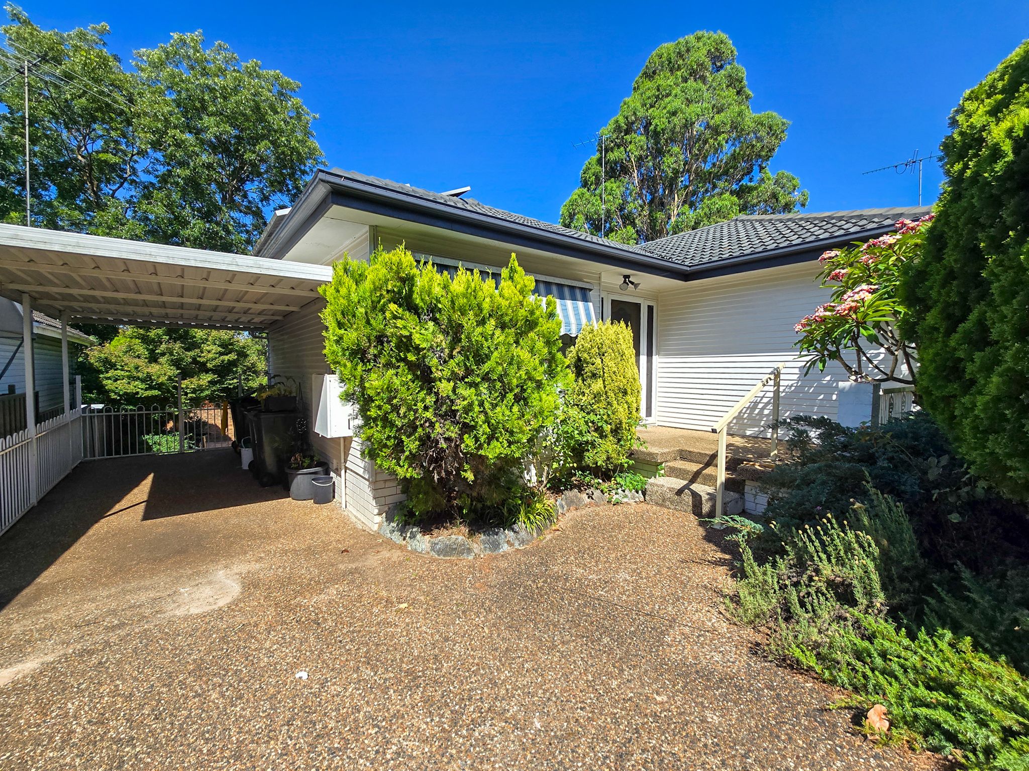 37 Lawn Avenue, Bradbury, NSW 2560