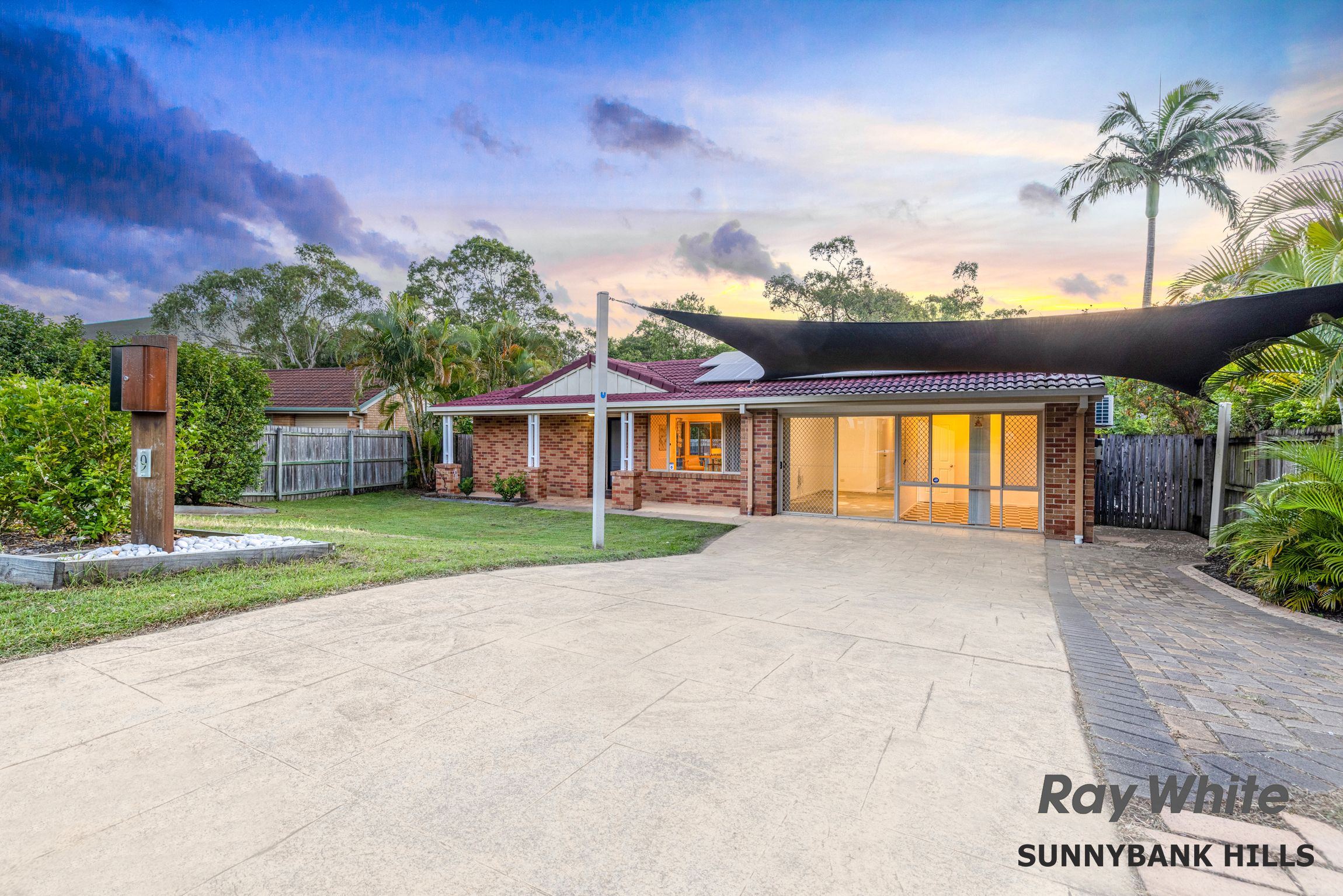 9 Avondale Crescent, Parkinson QLD 4115