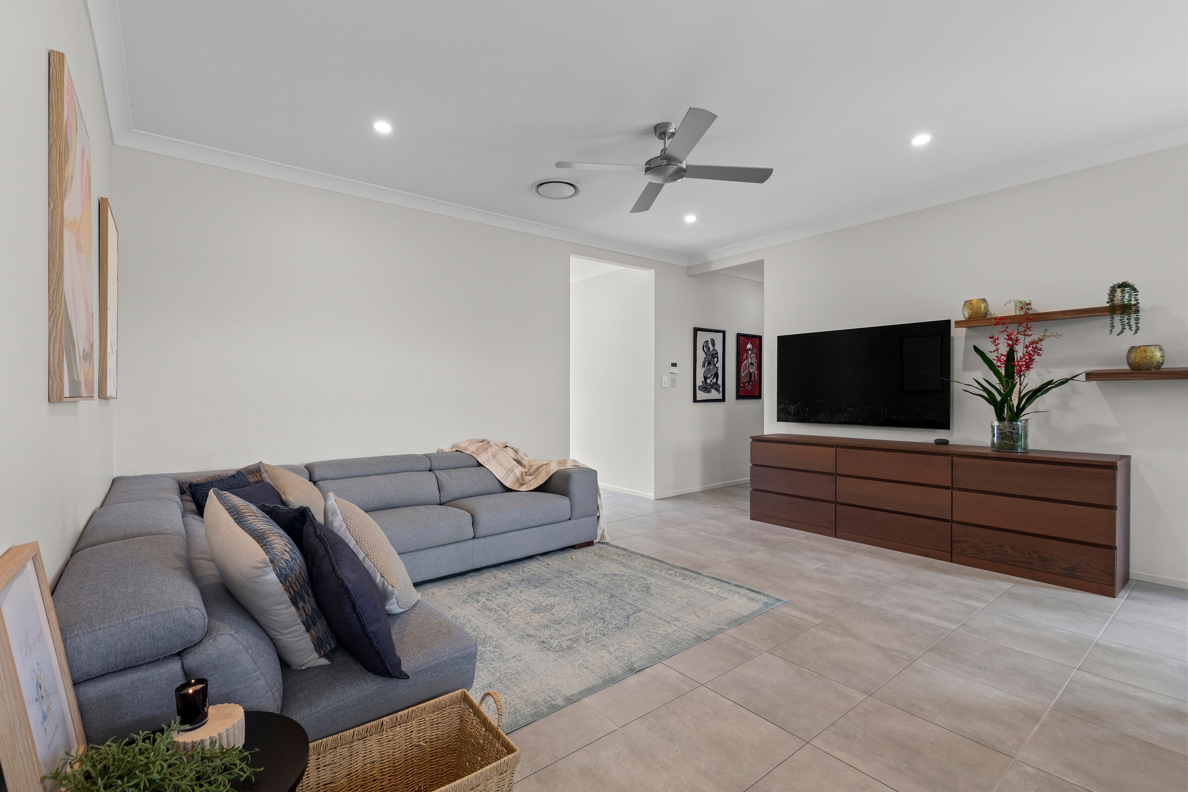 21 Sarsfield Place — photo 3 of 24