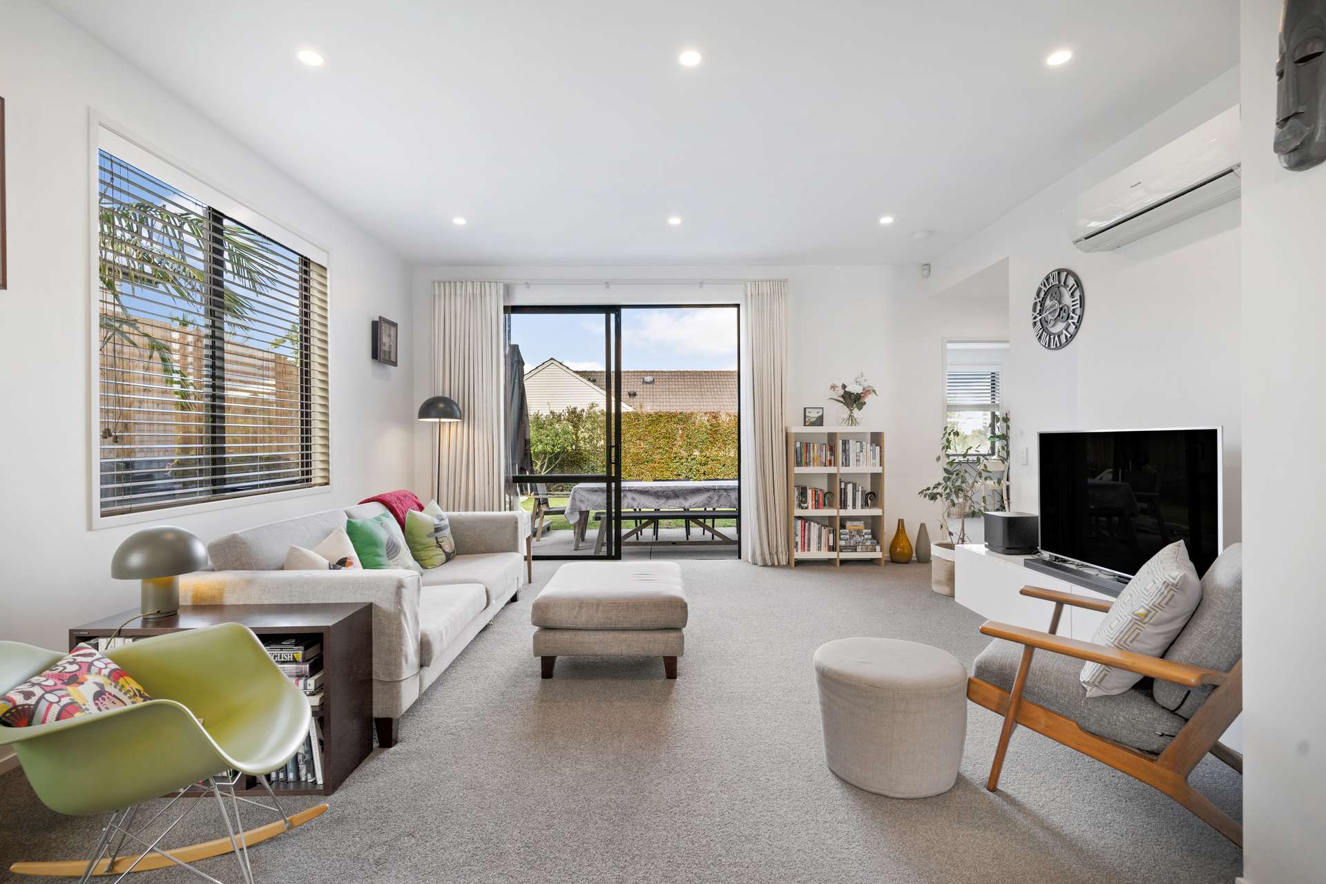 11B Castledine Crescent photo 2