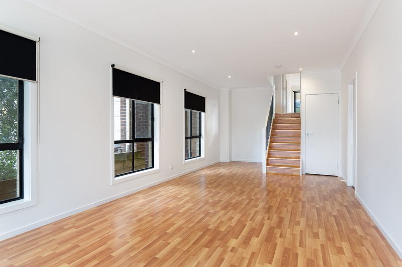 2/59 Fairholme Boulevard, Berwick, VIC 3806
