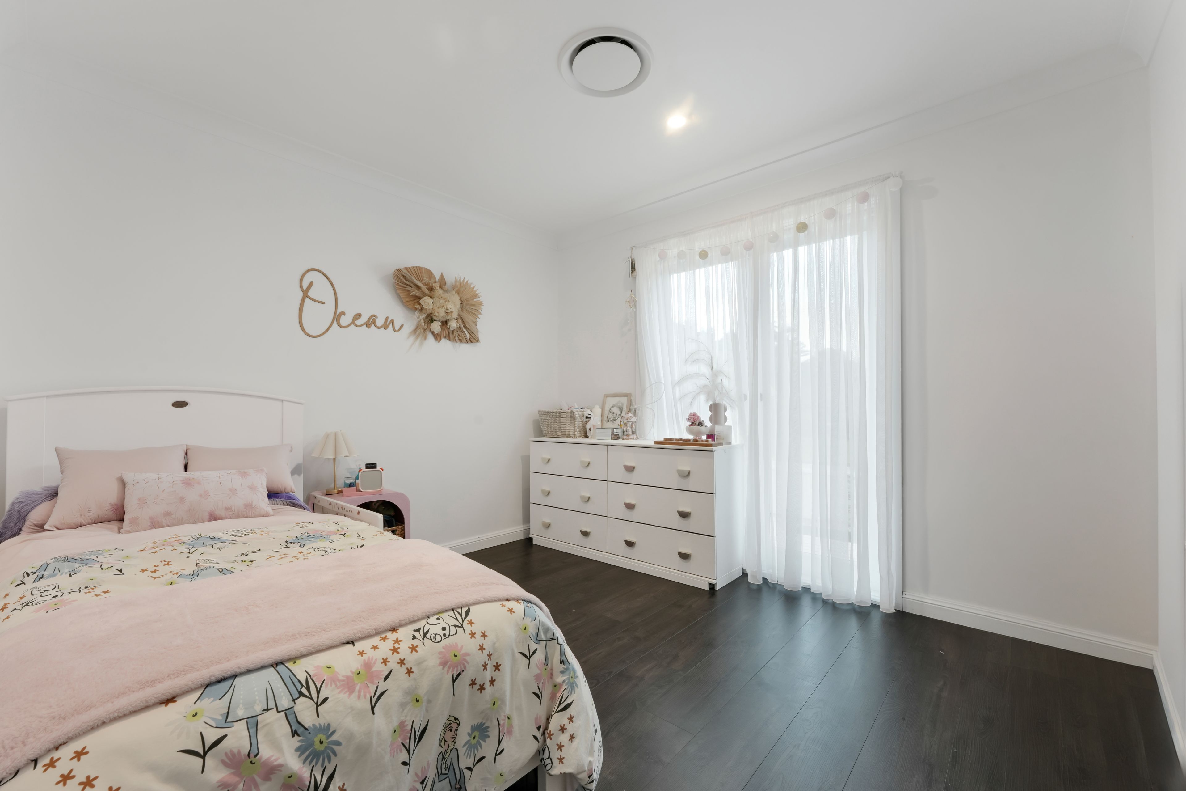 124 Kincumber Crescent — photo 12 of 19