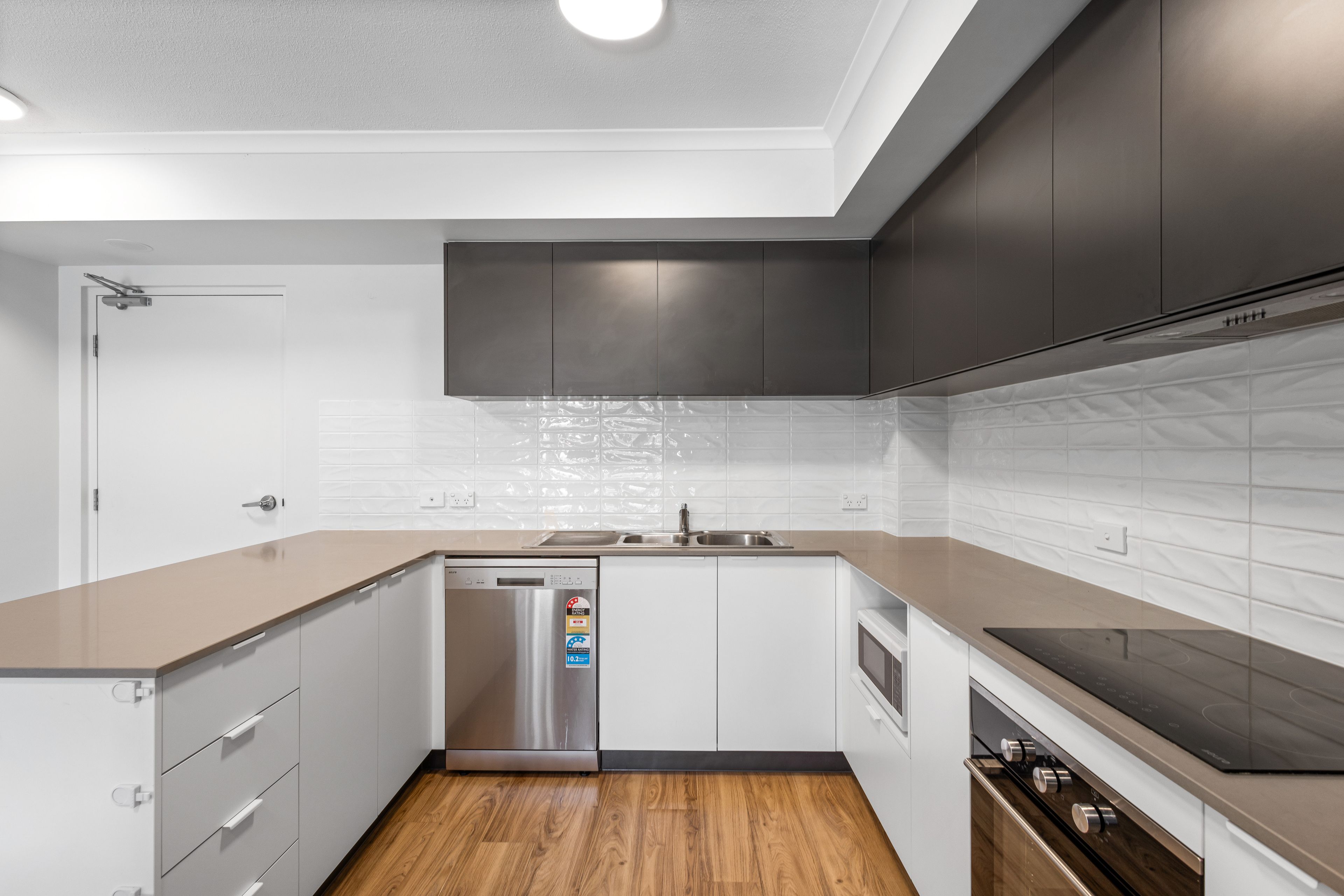 305/14 Maud Street — photo 9 of 18