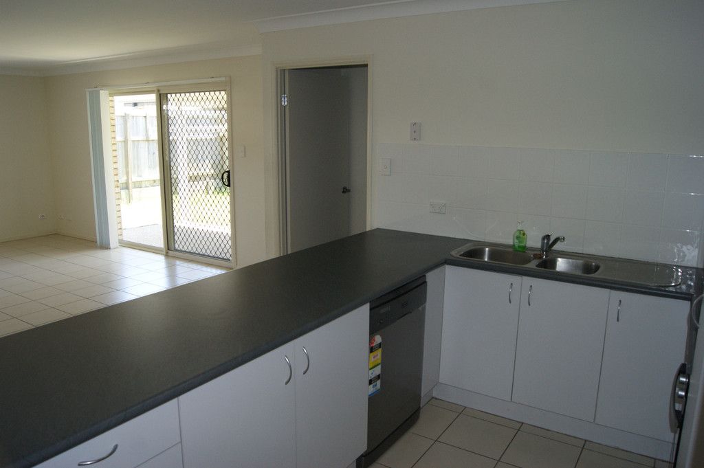 1/52 Amity Drive, Rothwell, QLD 4022