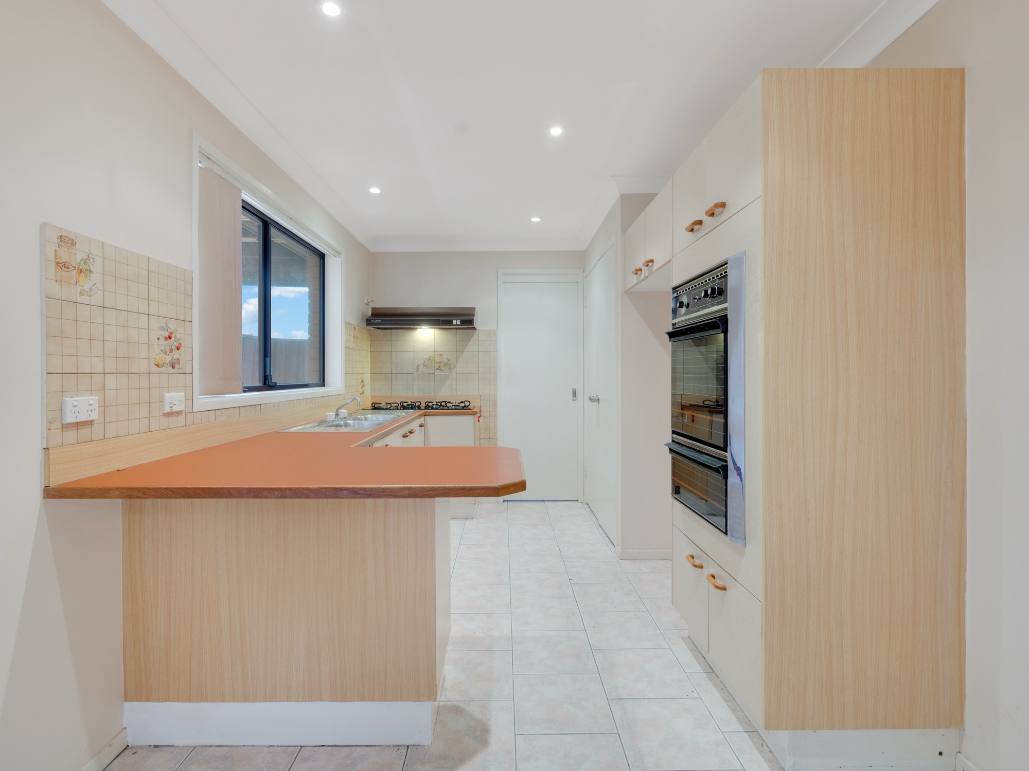 16 Woodcourt Street, Ambarvale, NSW 2560