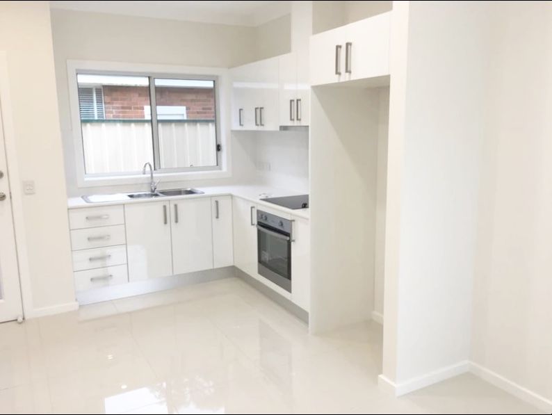 21A Glenroy Crescent, St Johns Park, NSW 2176