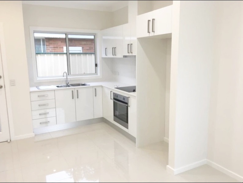 21A Glenroy Crescent, St Johns Park, NSW 2176