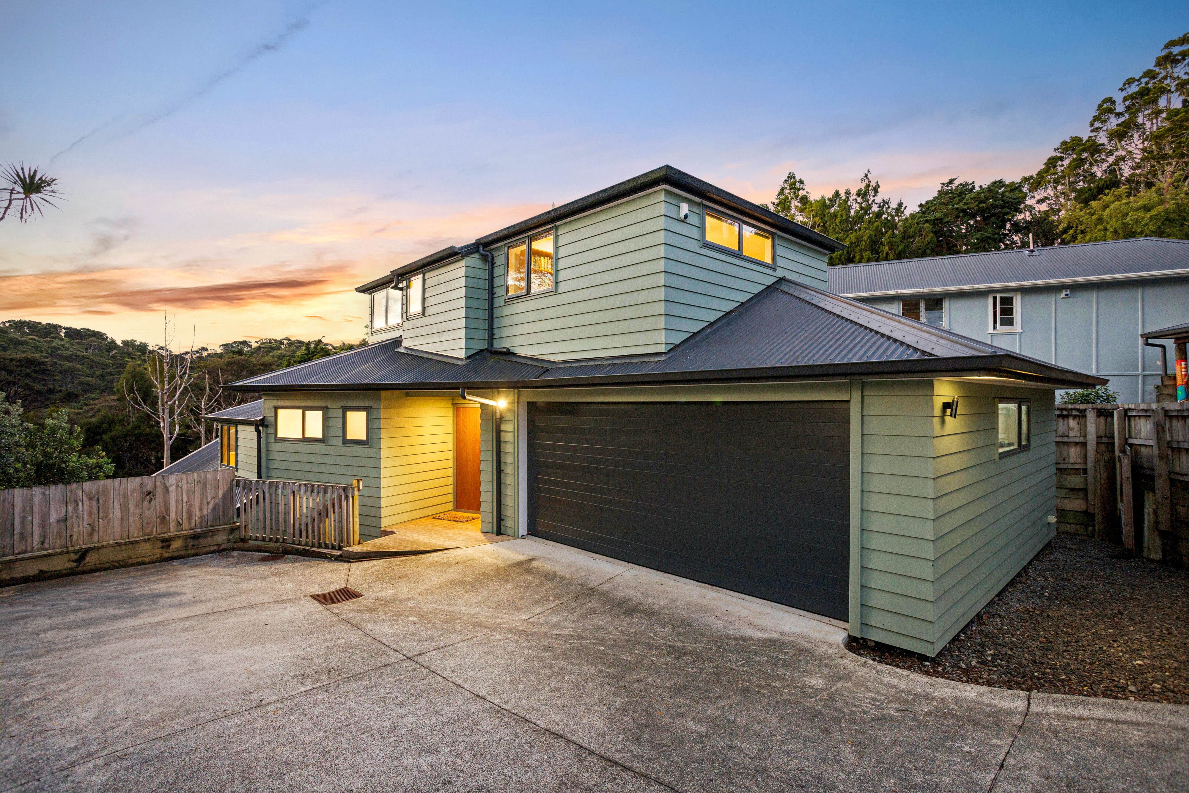 59 Kauri Point Road, Laingholm, Waitakere City 0604 - Sold House - Ray ...