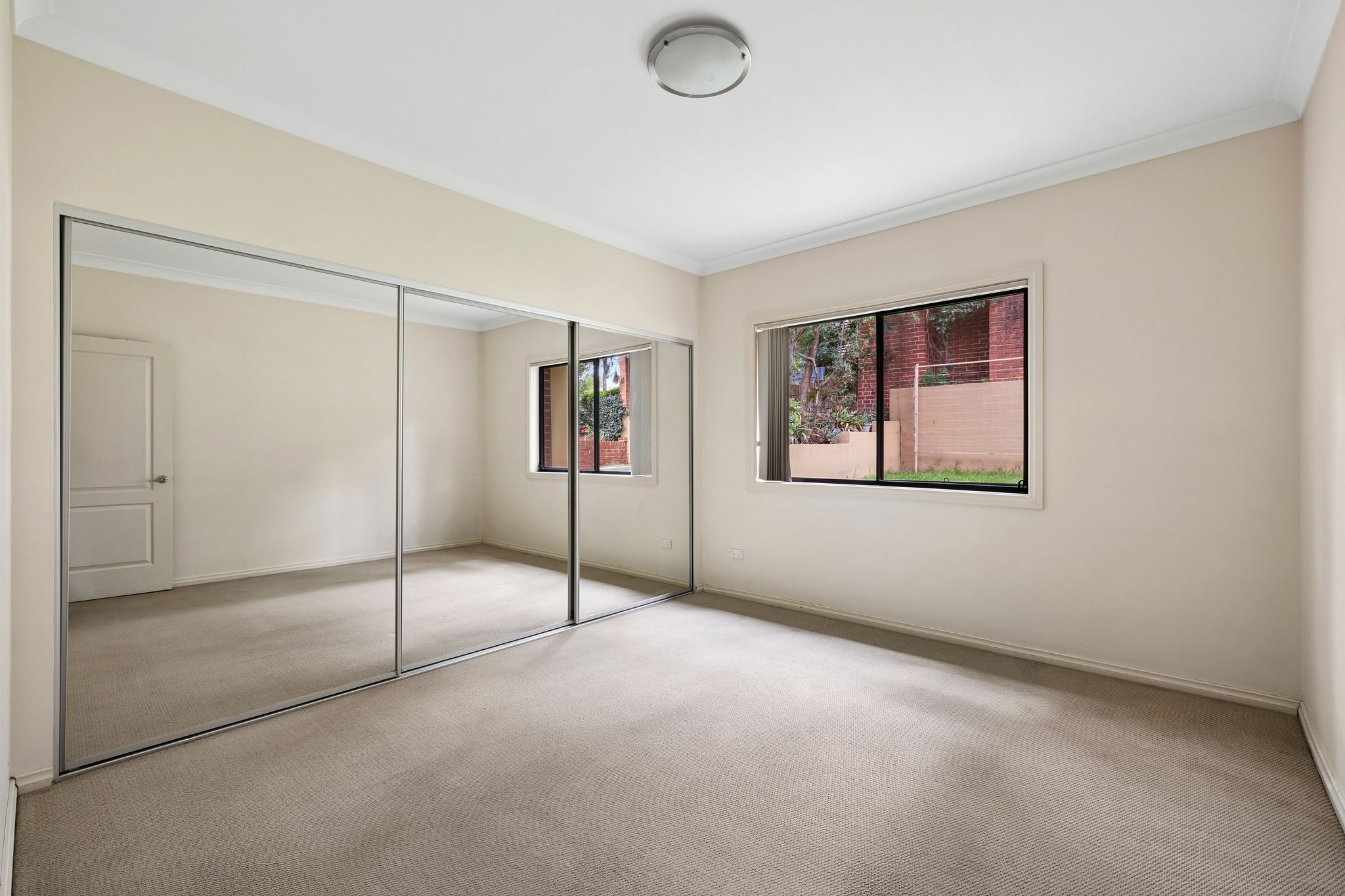 5/28-30 Yattenden Crescent — photo 5 of 15