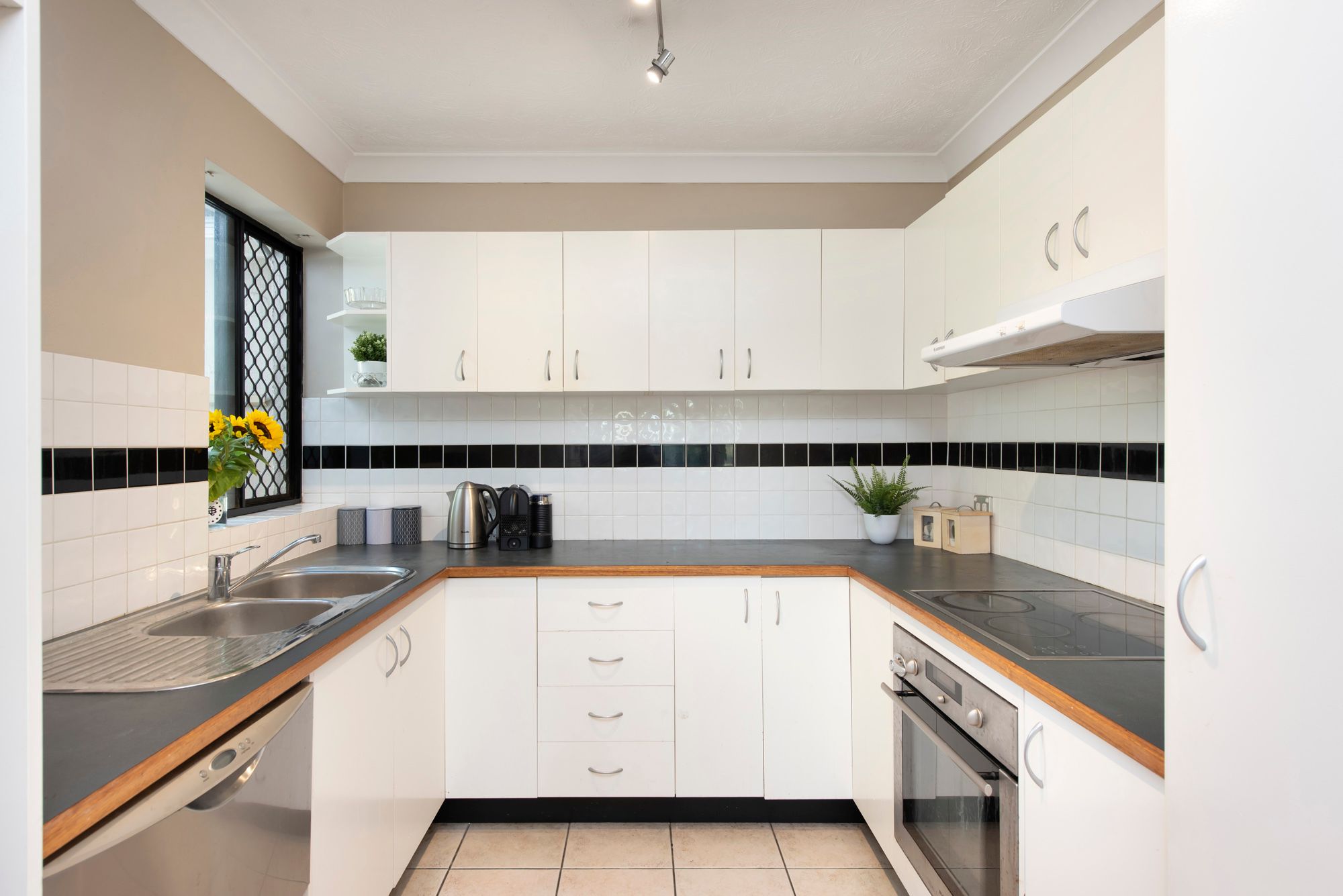 2/8 Palmer Street, Greenslopes, QLD 4120