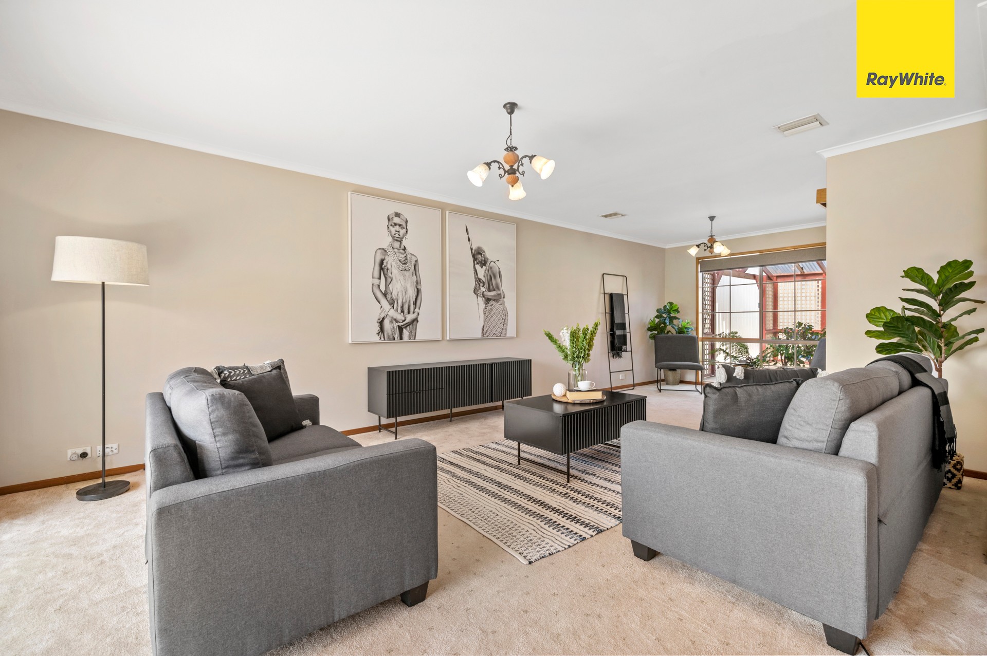 21 Pinnacle Crescent, Brookfield, VIC 3338