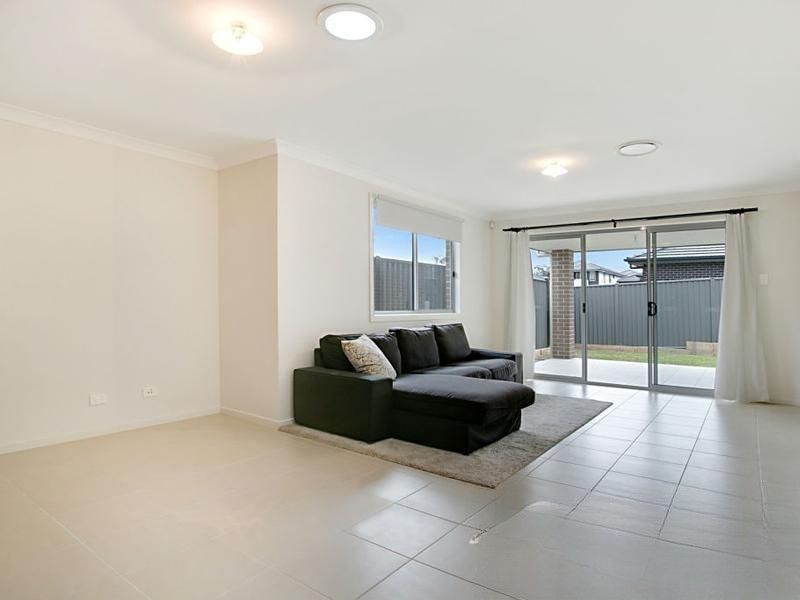 16 Juliana Street, JORDAN SPRINGS, NSW 2747