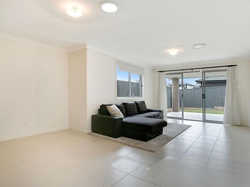 16 Juliana Street, JORDAN SPRINGS, NSW 2747