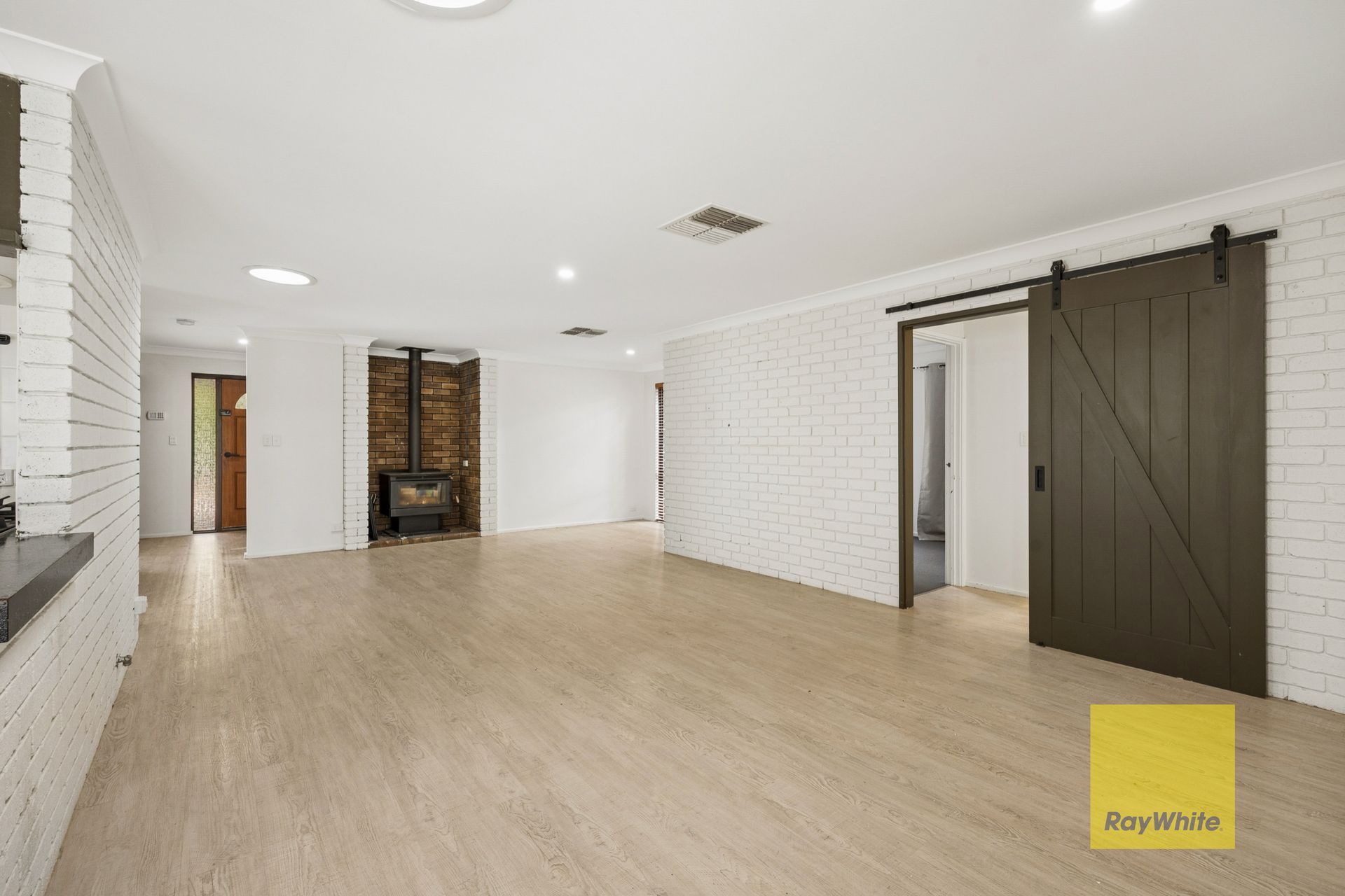 305 Traylen Road — photo 14 of 30