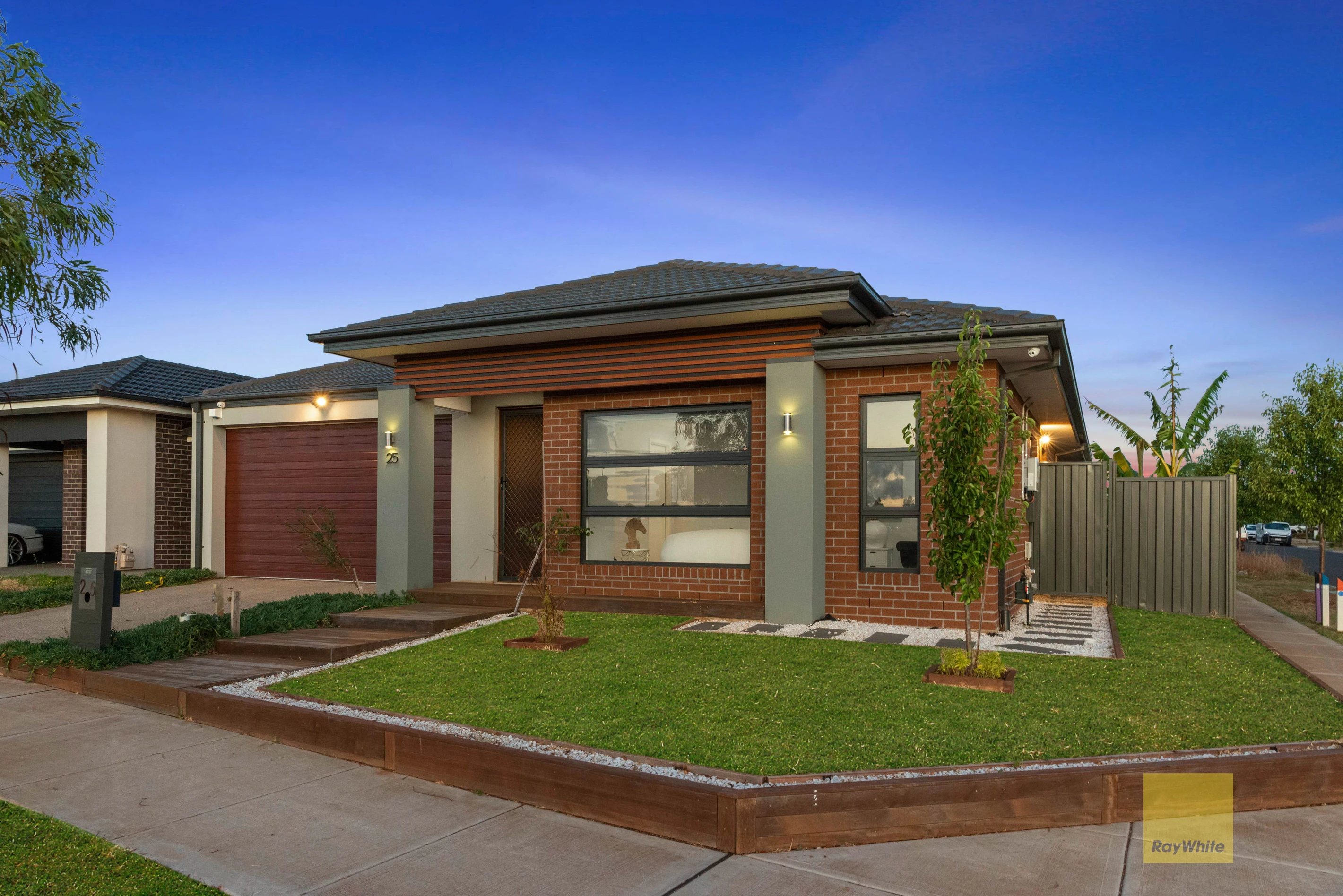 25 Azadi Crescent, Strathtulloh, VIC 3338