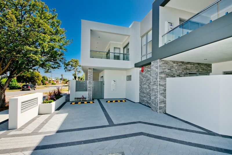32 Pollard Street, Glendalough WA 6016