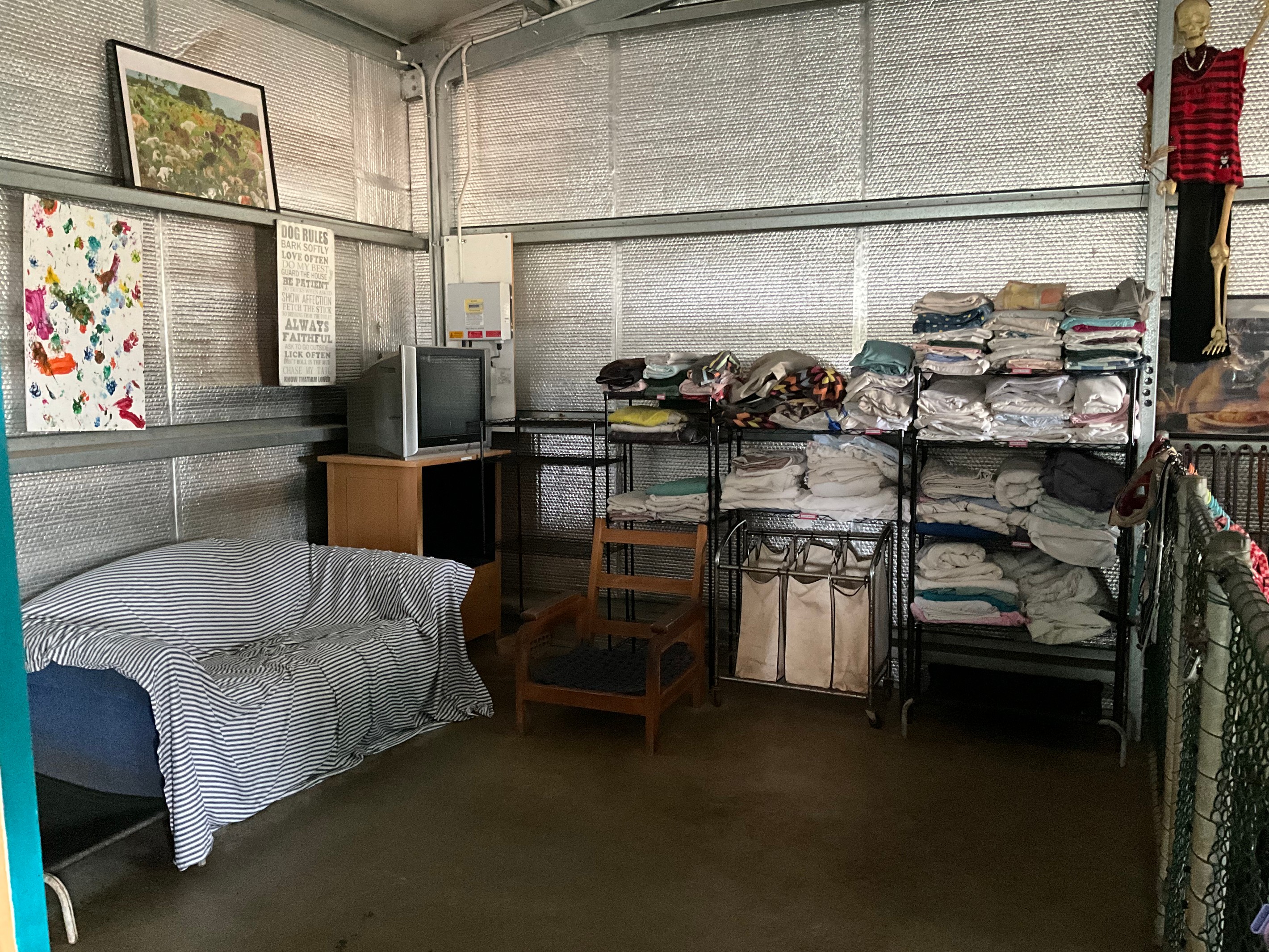 WOOFS HOUSE DOG DAY CARE, Moonyoonooka, WA 6532