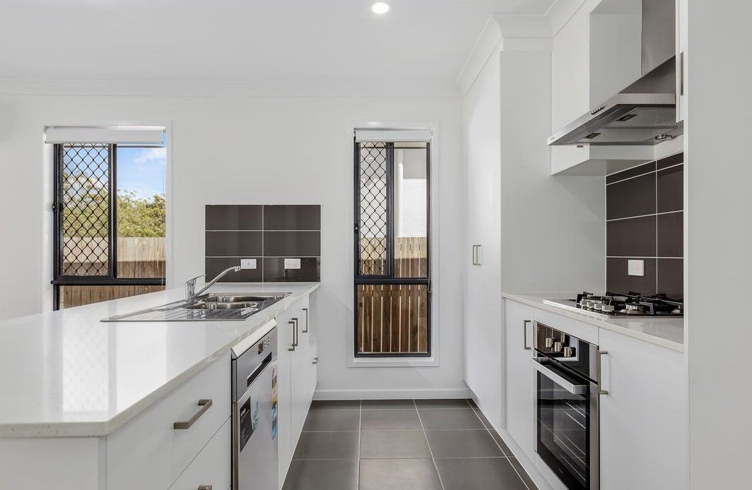 7 Flyers Street, SPRING MOUNTAIN, QLD 4300