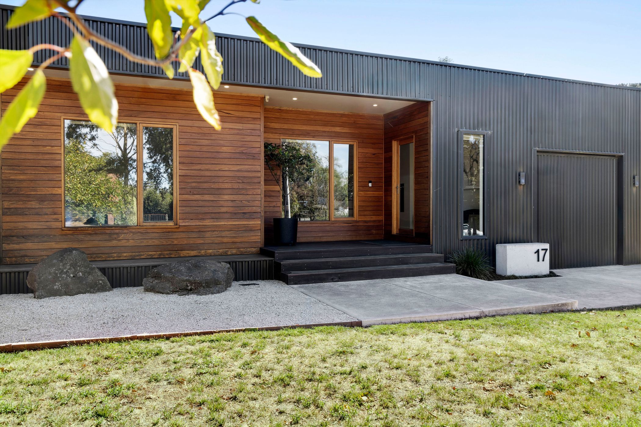17 Brewster Street, Woodend VIC 3442