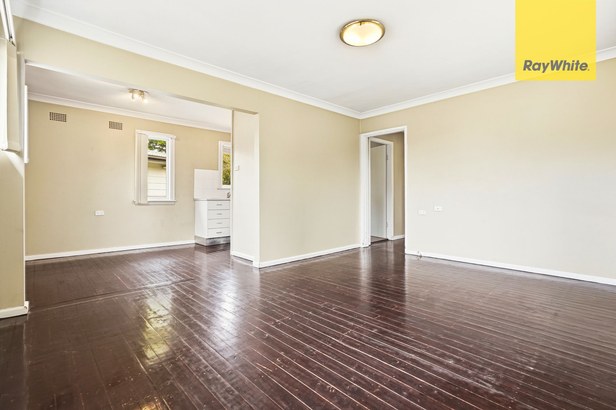 4 Natuna Place, Lethbridge Park, NSW 2770