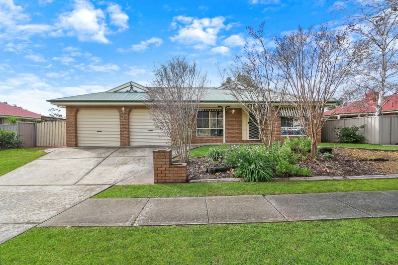 2 Oakmont Circuit — photo from Ray White Rural Albury | Wodonga