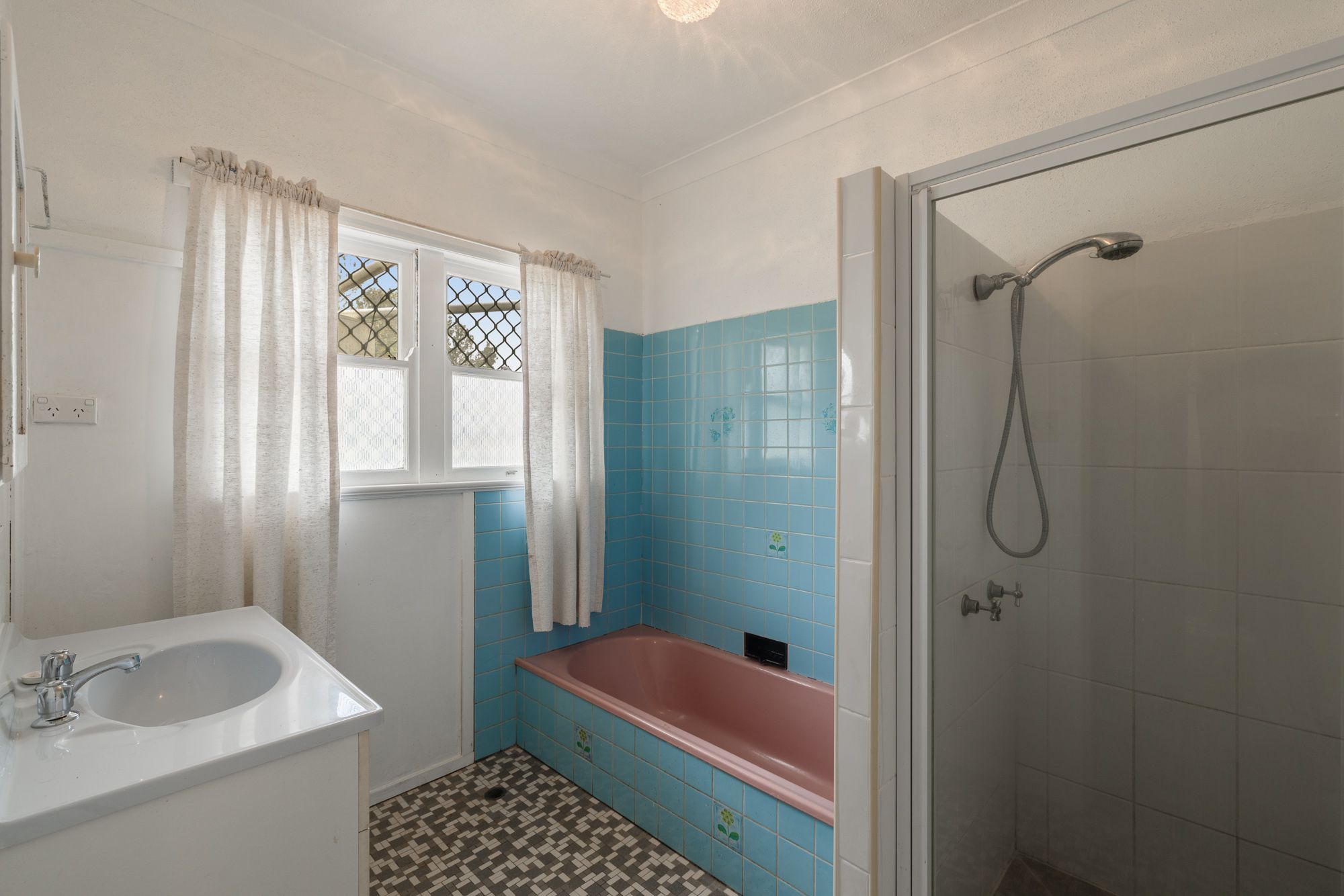 445 Alderley Street — photo 12 of 18