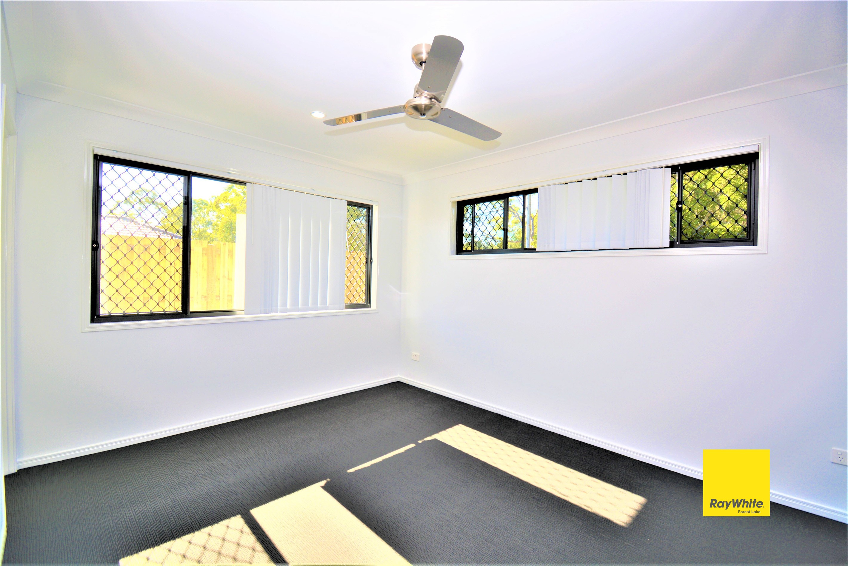 17 Whitehaven Street, Pallara, QLD 4110