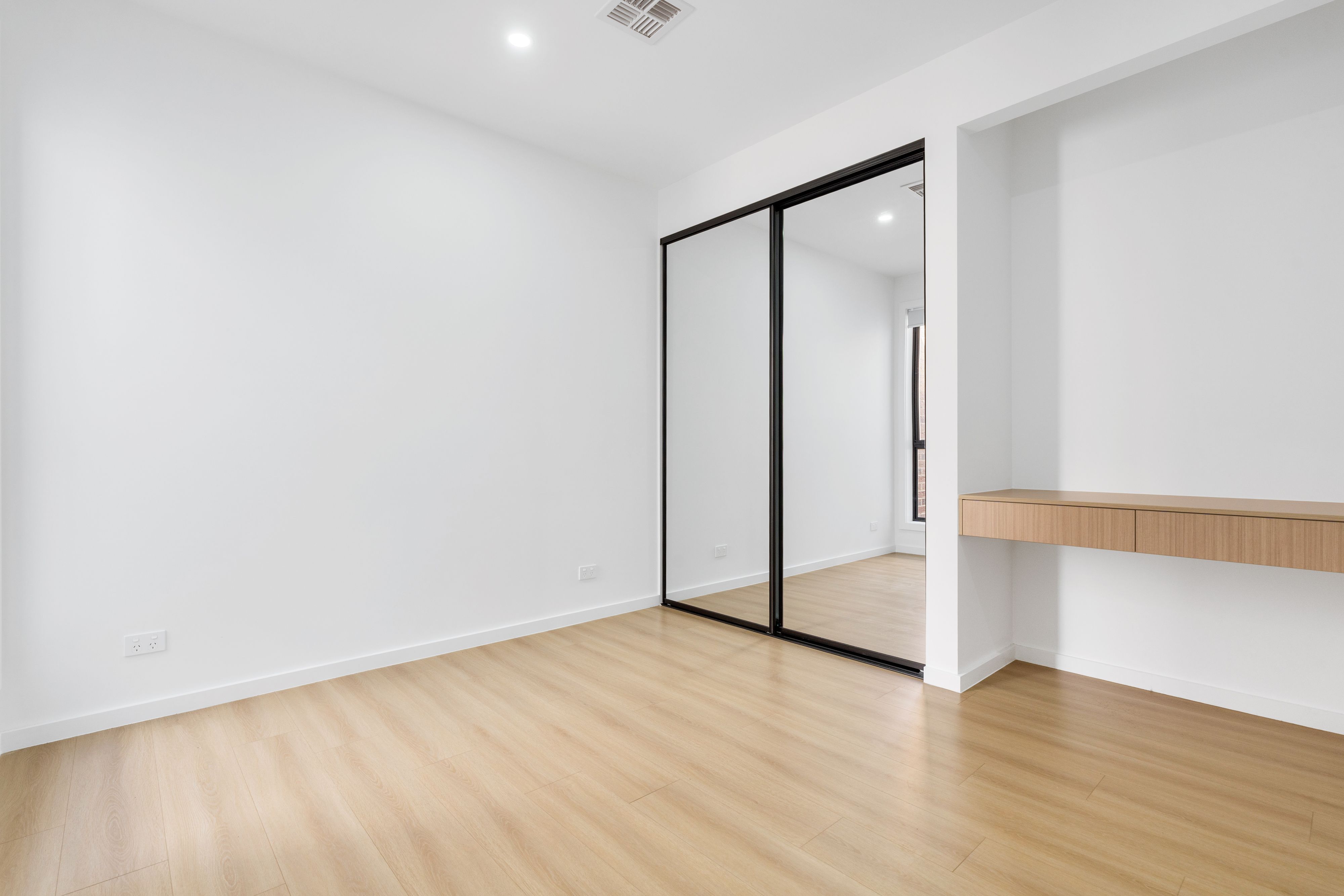 10 Sackville Way — photo 17 of 23
