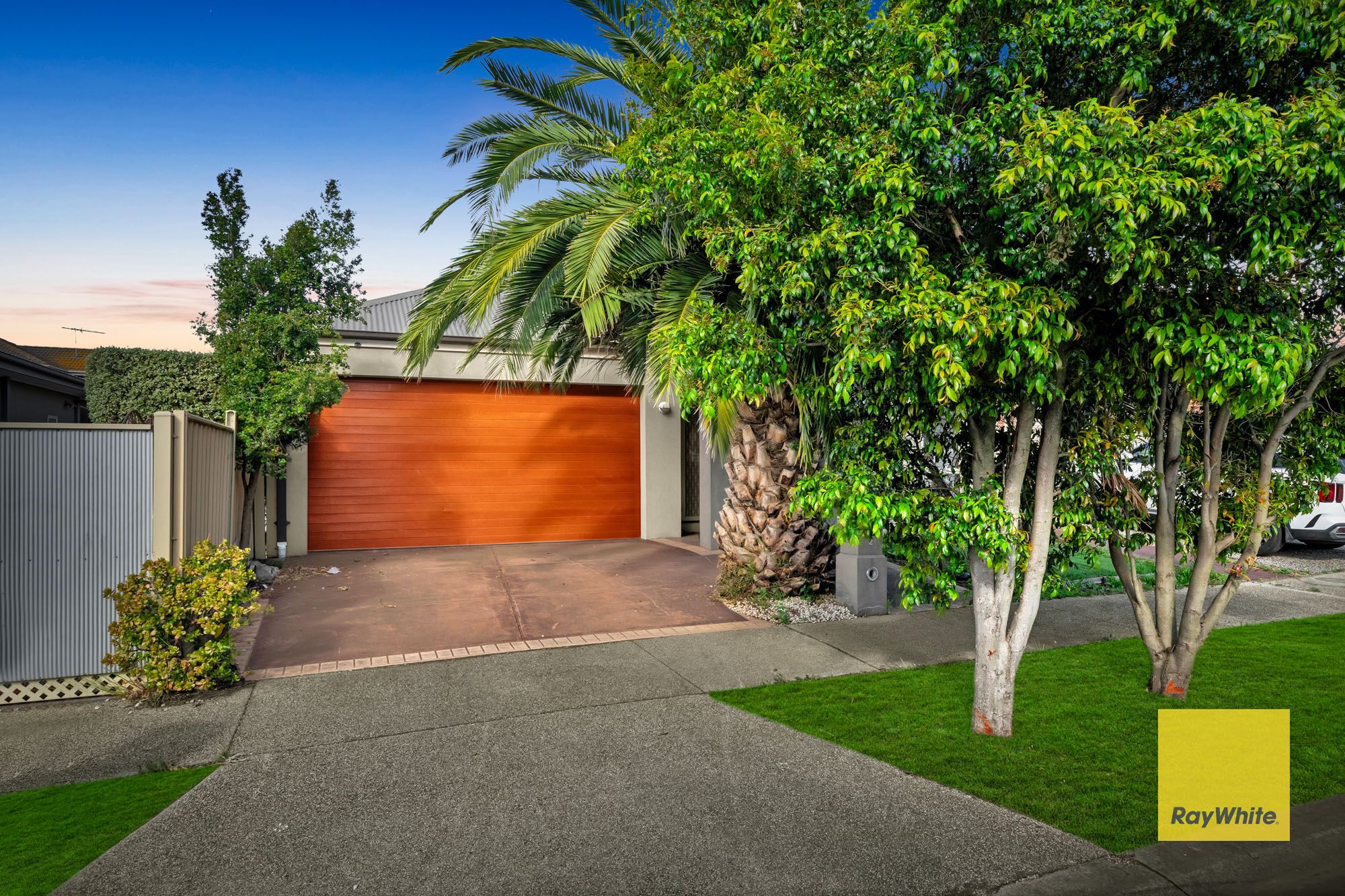 2 Ivan James Place, Caroline Springs VIC 3023