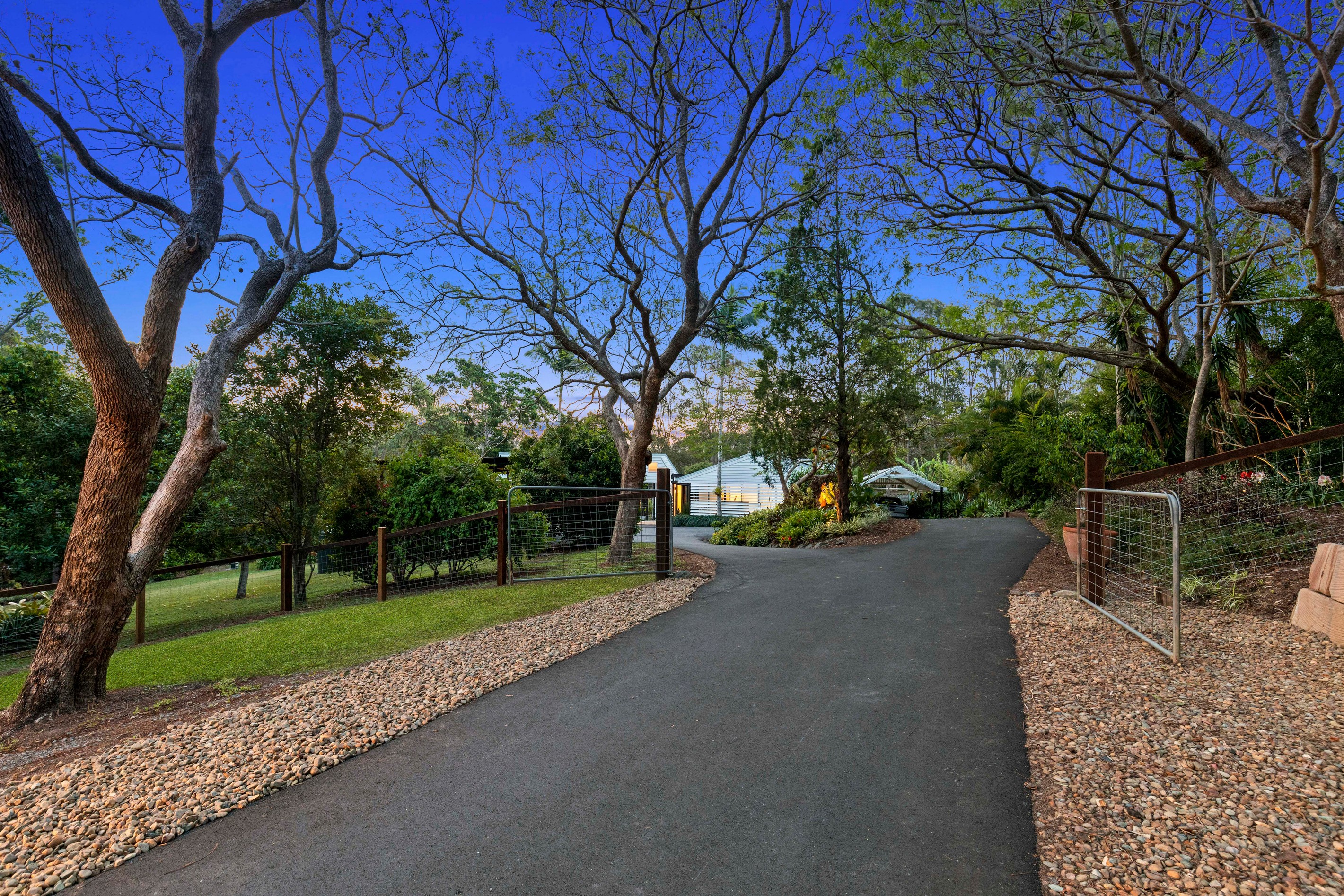 4 Arnan Court, Samford Valley, QLD 4520
