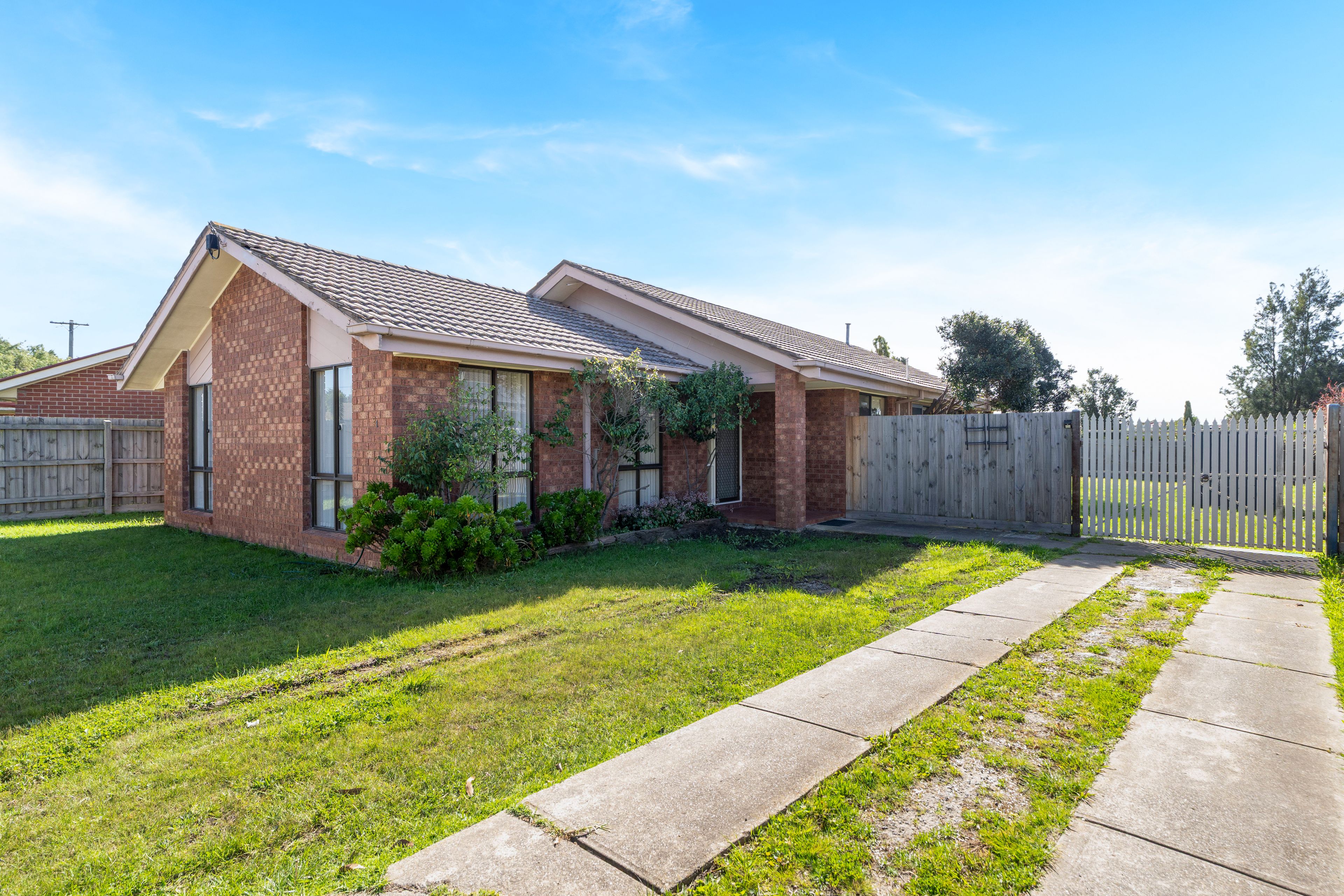 21 Manningtree Parade, Craigieburn, VIC 3064