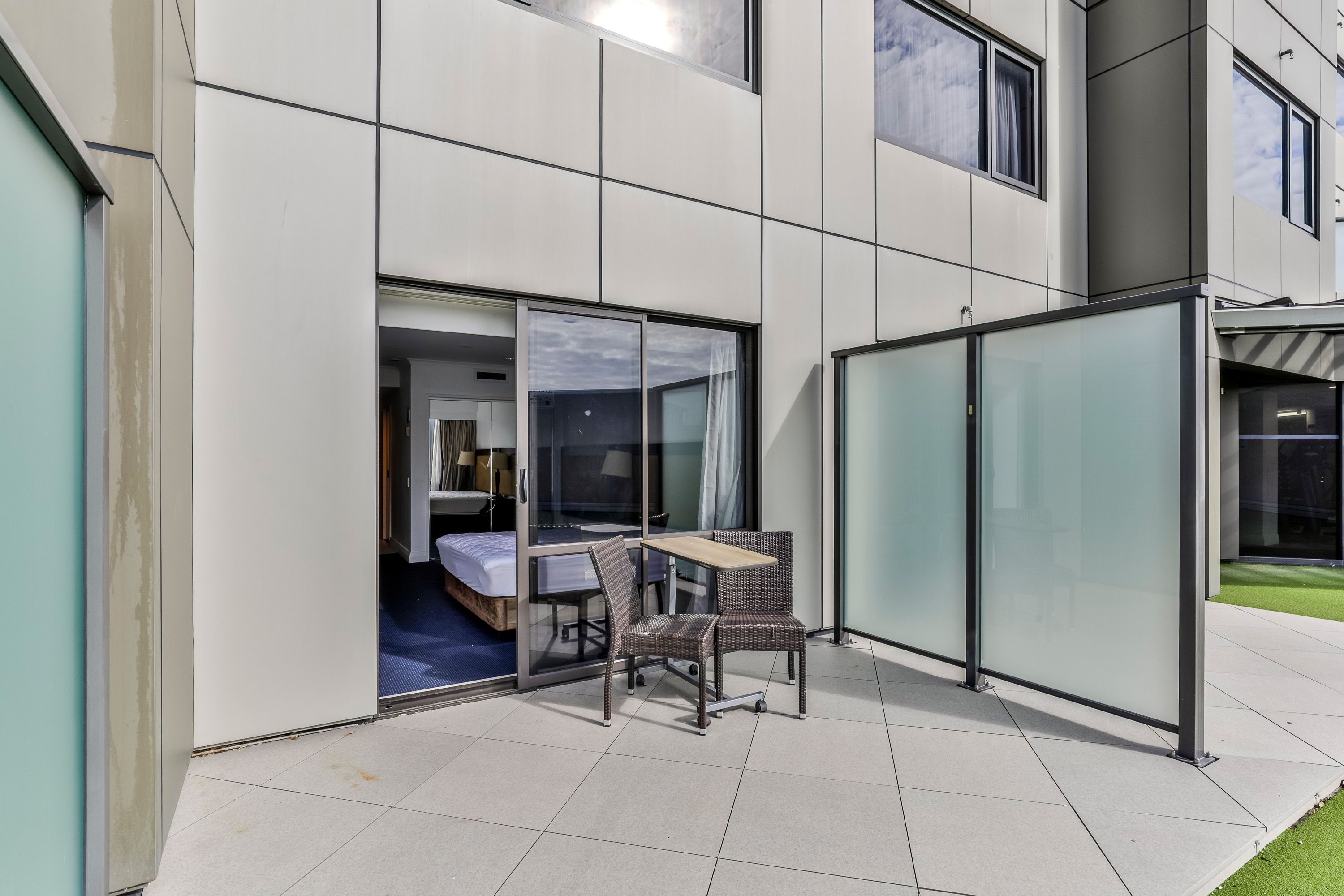 TAKAPUNA LIVING - SPENCER ON BYRON 3