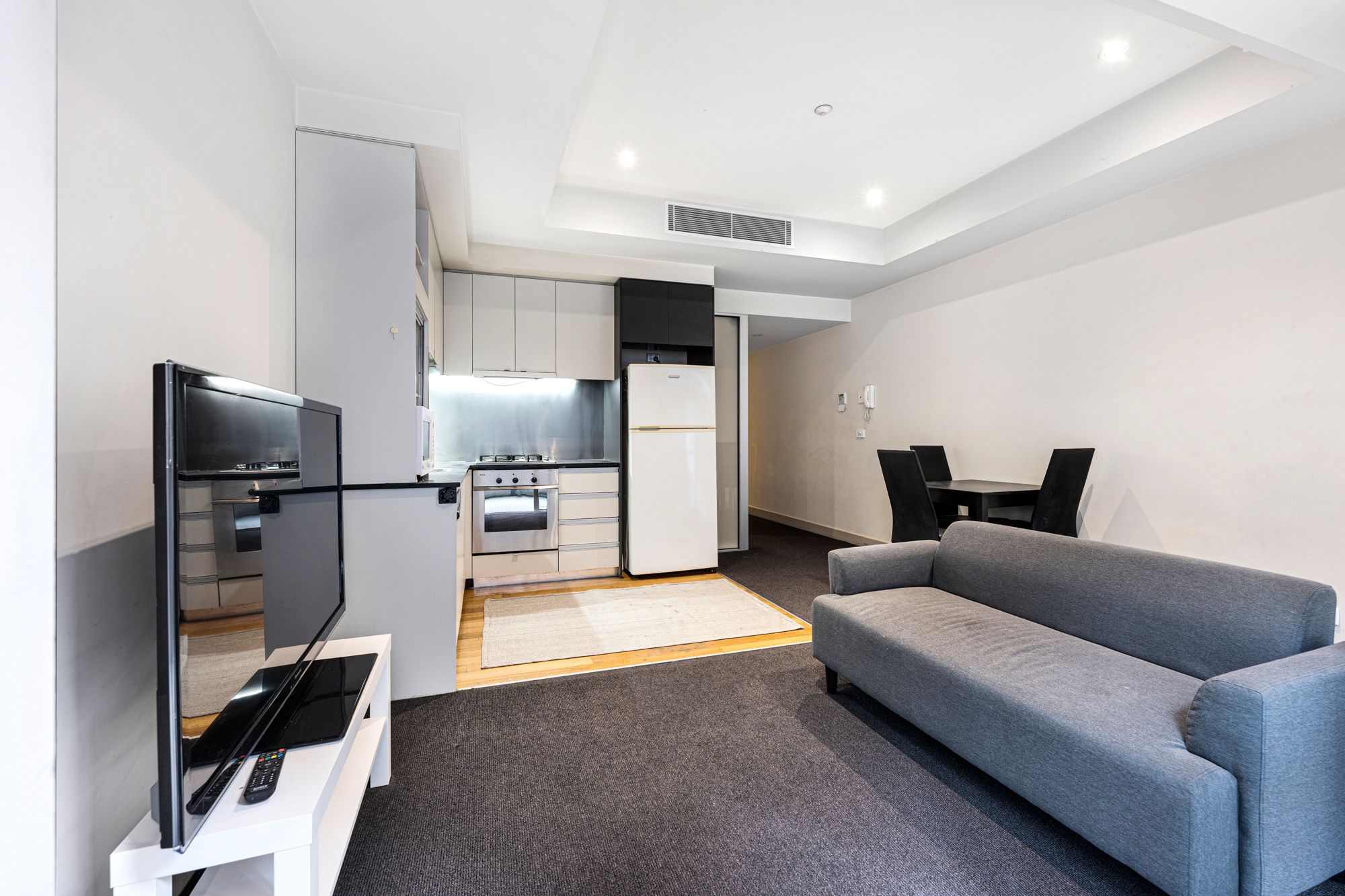 407/233 Collins Street — photo 3 of 11